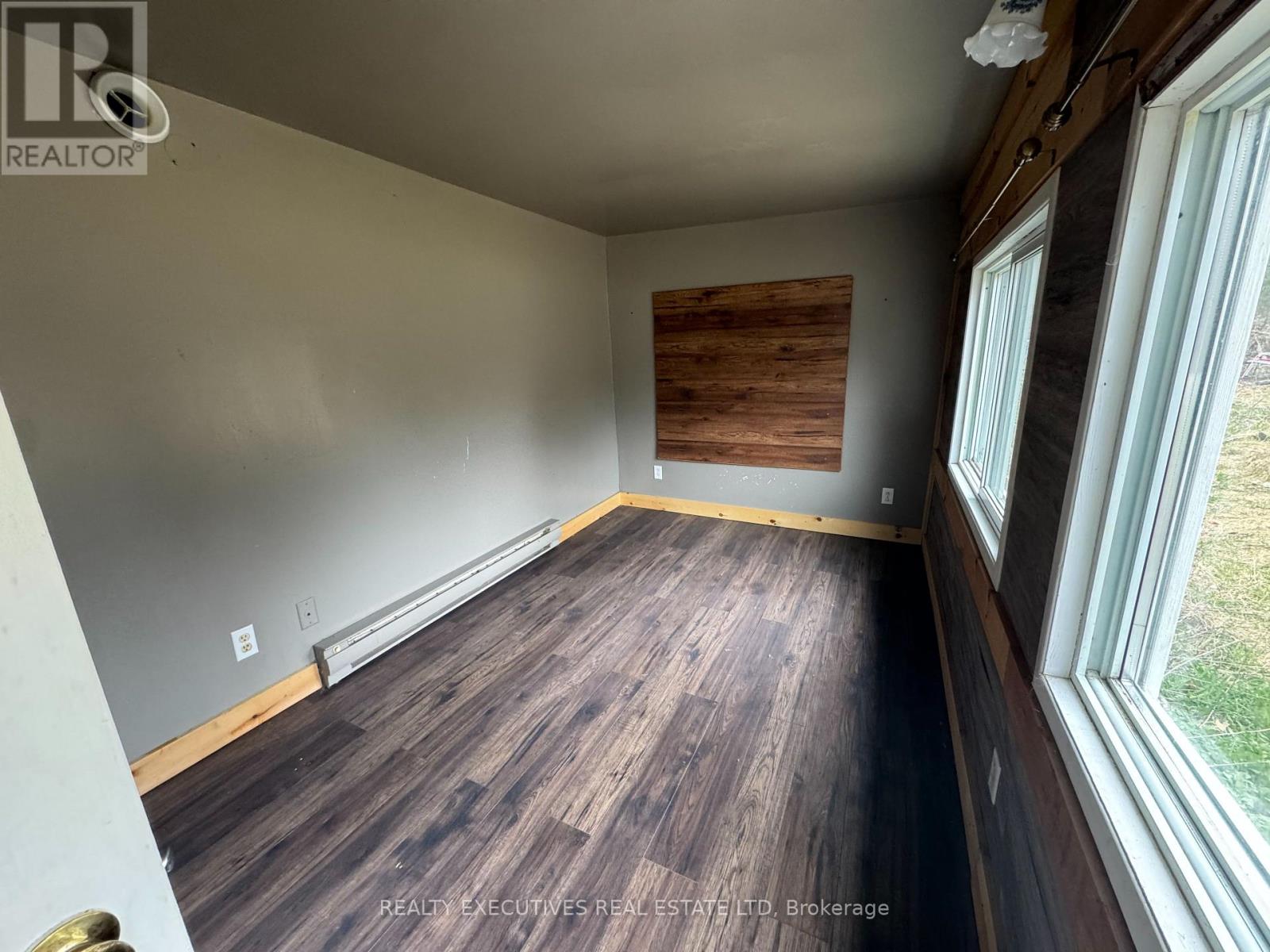 10146 509 ROAD N - 8