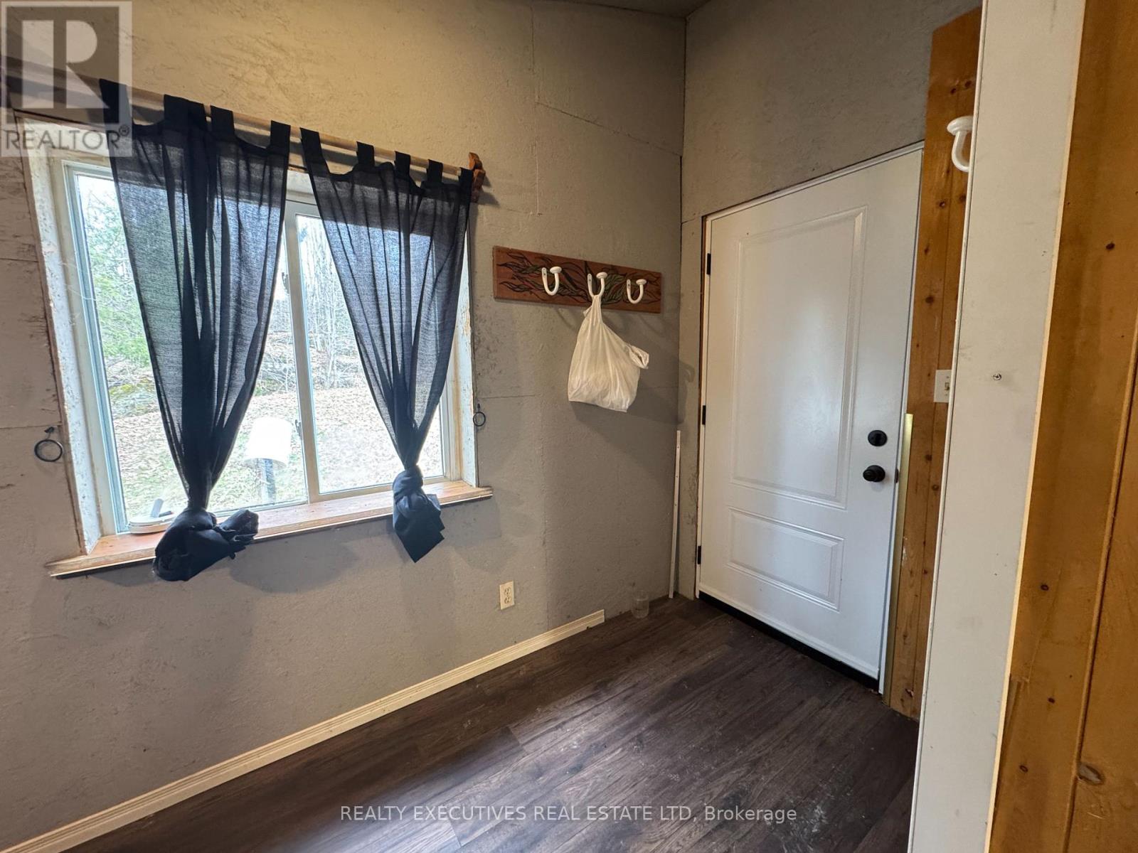 10146 509 ROAD N - 21