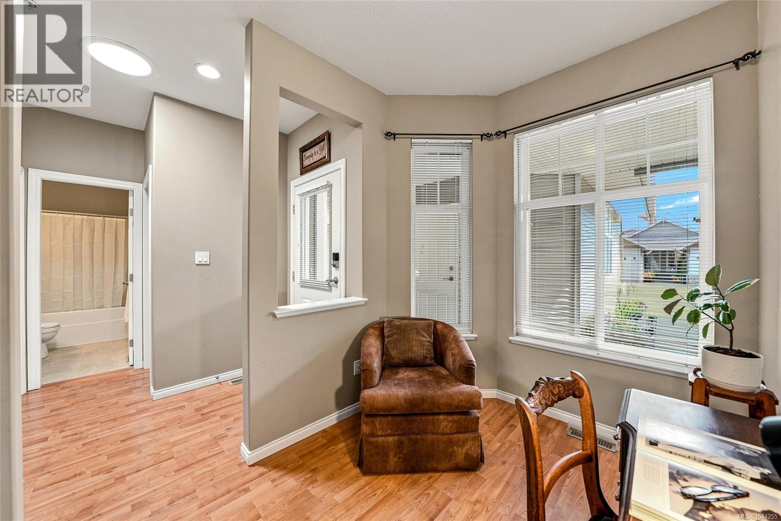 #17 631 Blenkin Ave - 16