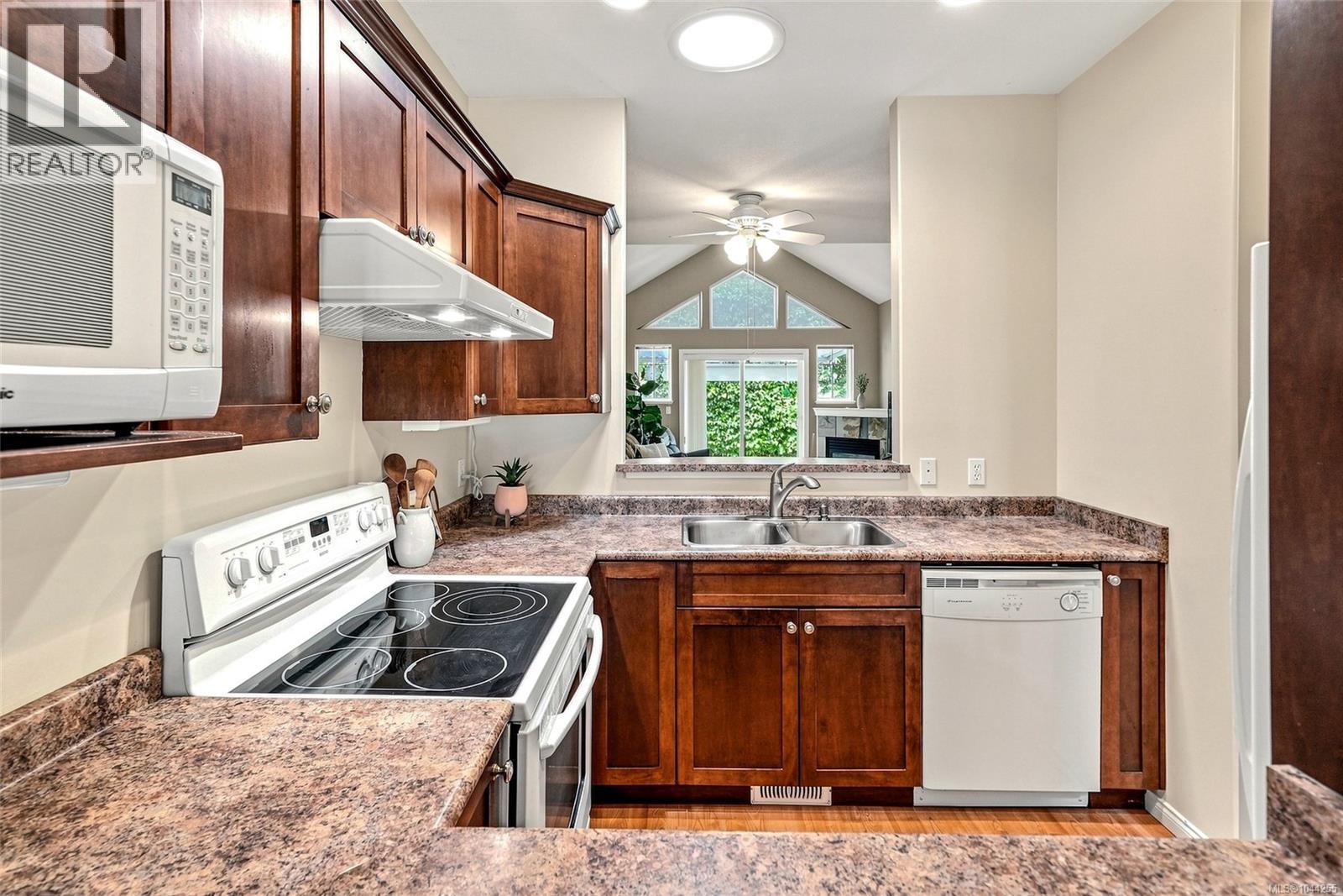 #17 631 Blenkin Ave - 17