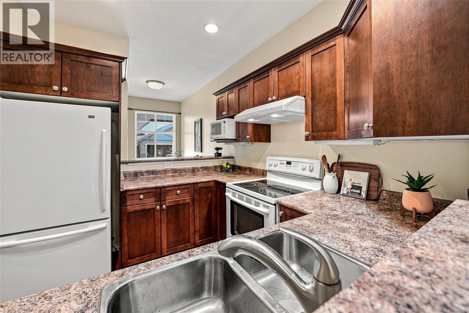 #17 631 Blenkin Ave - 21