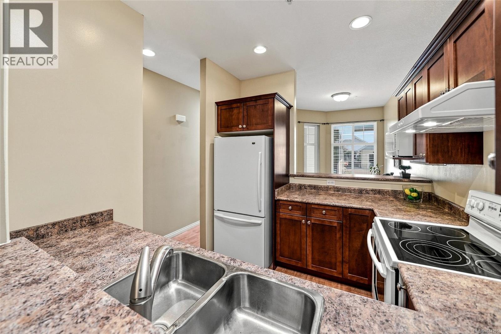 #17 631 Blenkin Ave - 22