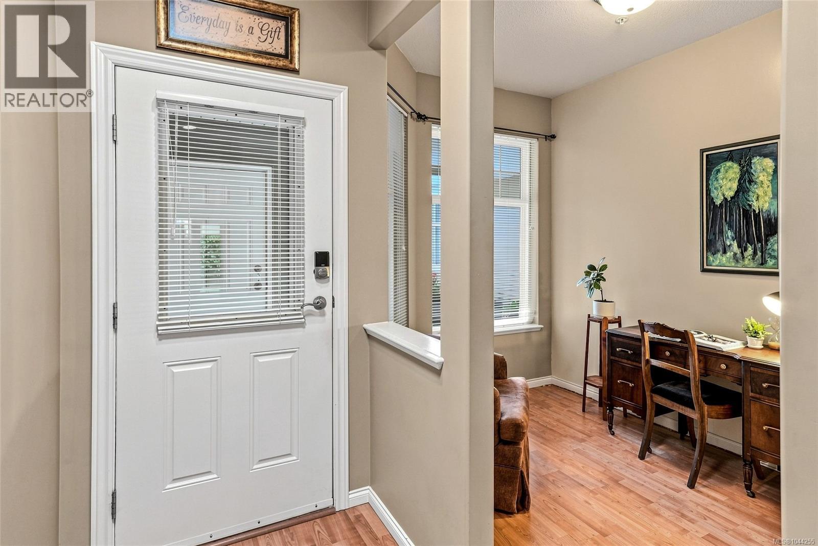 #17 631 Blenkin Ave - 33