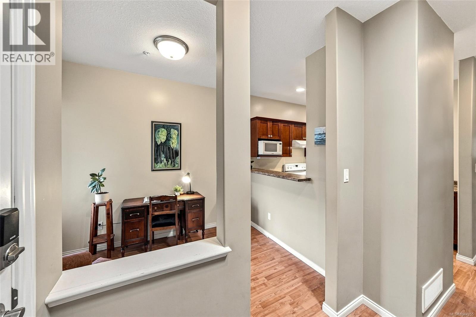 #17 631 Blenkin Ave - 34