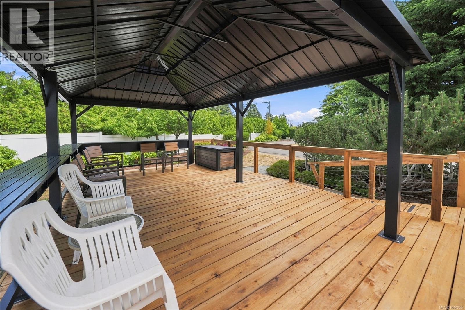 #17 631 Blenkin Ave - 43