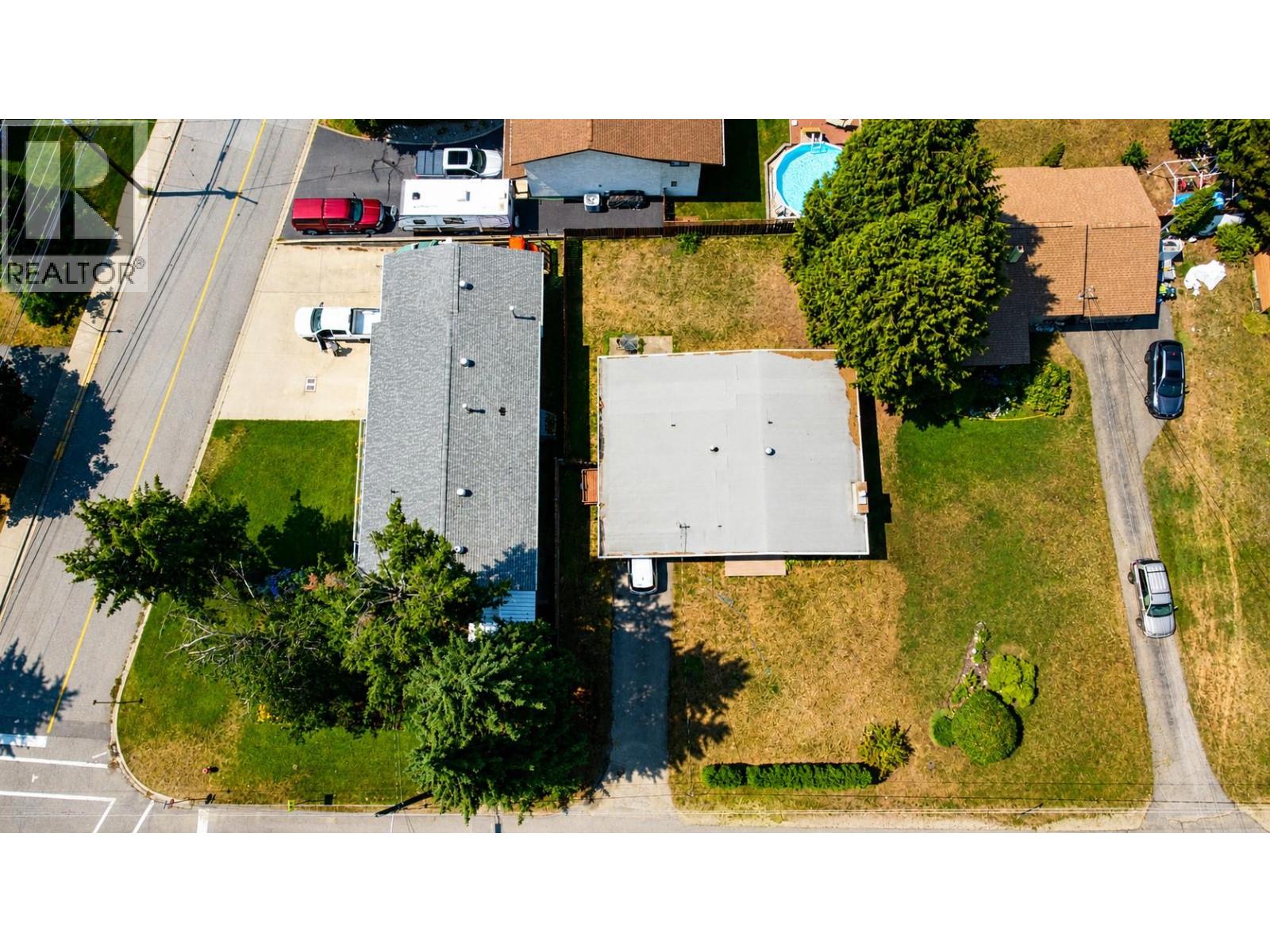 2270 10th Avenue - Image 29