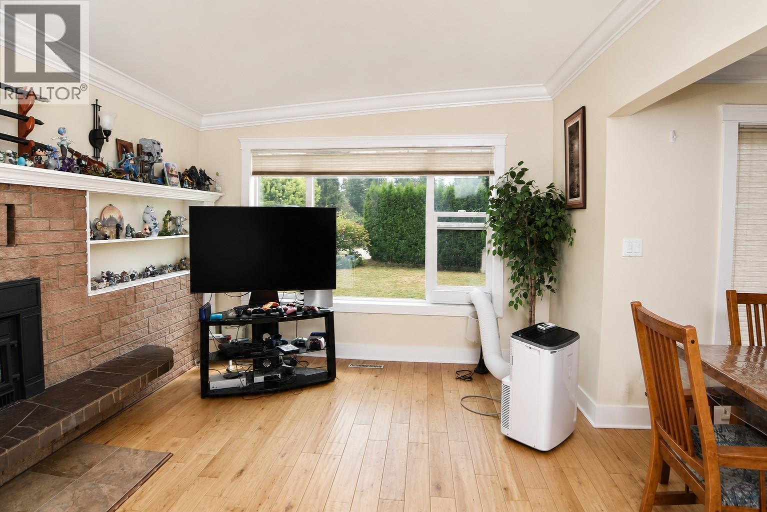 2270 10th Avenue - Image 6