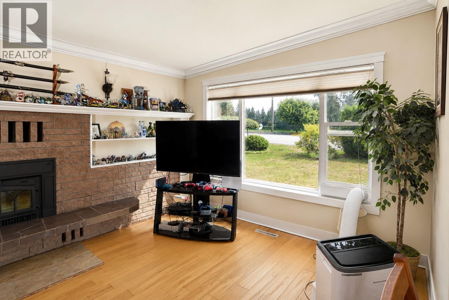 2270 10th Avenue - Image 8