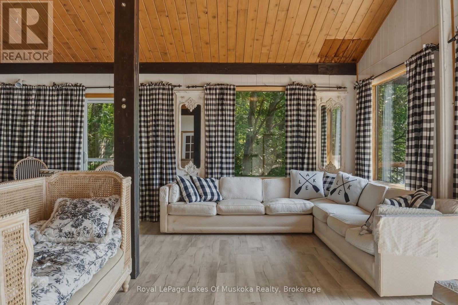 1187 IVY LANE - 20