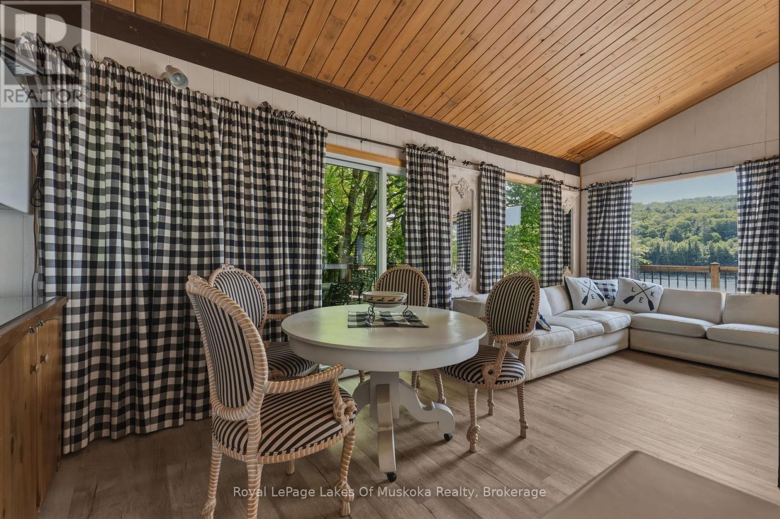 1187 IVY LANE - 23