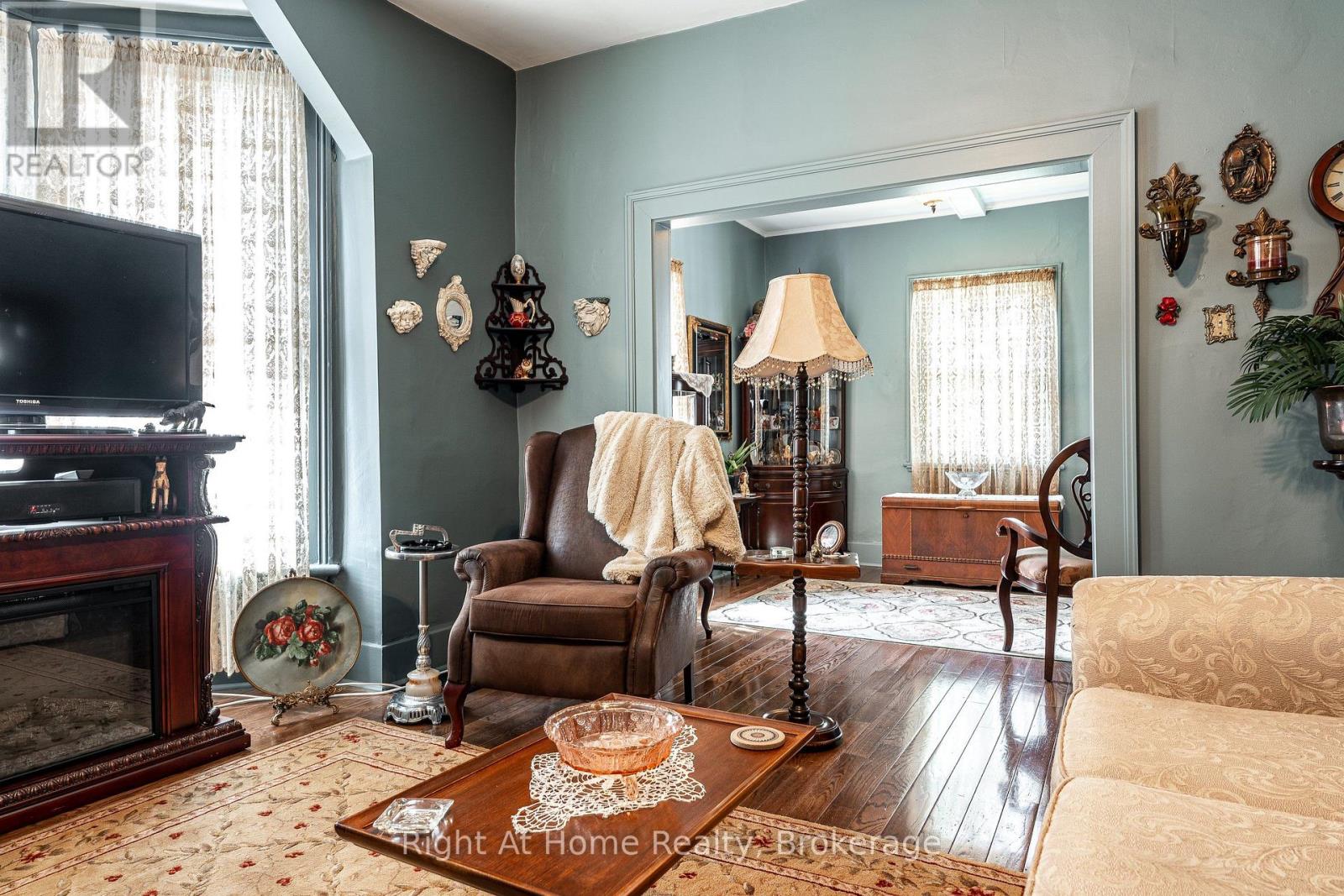 302 HURON STREET - 13