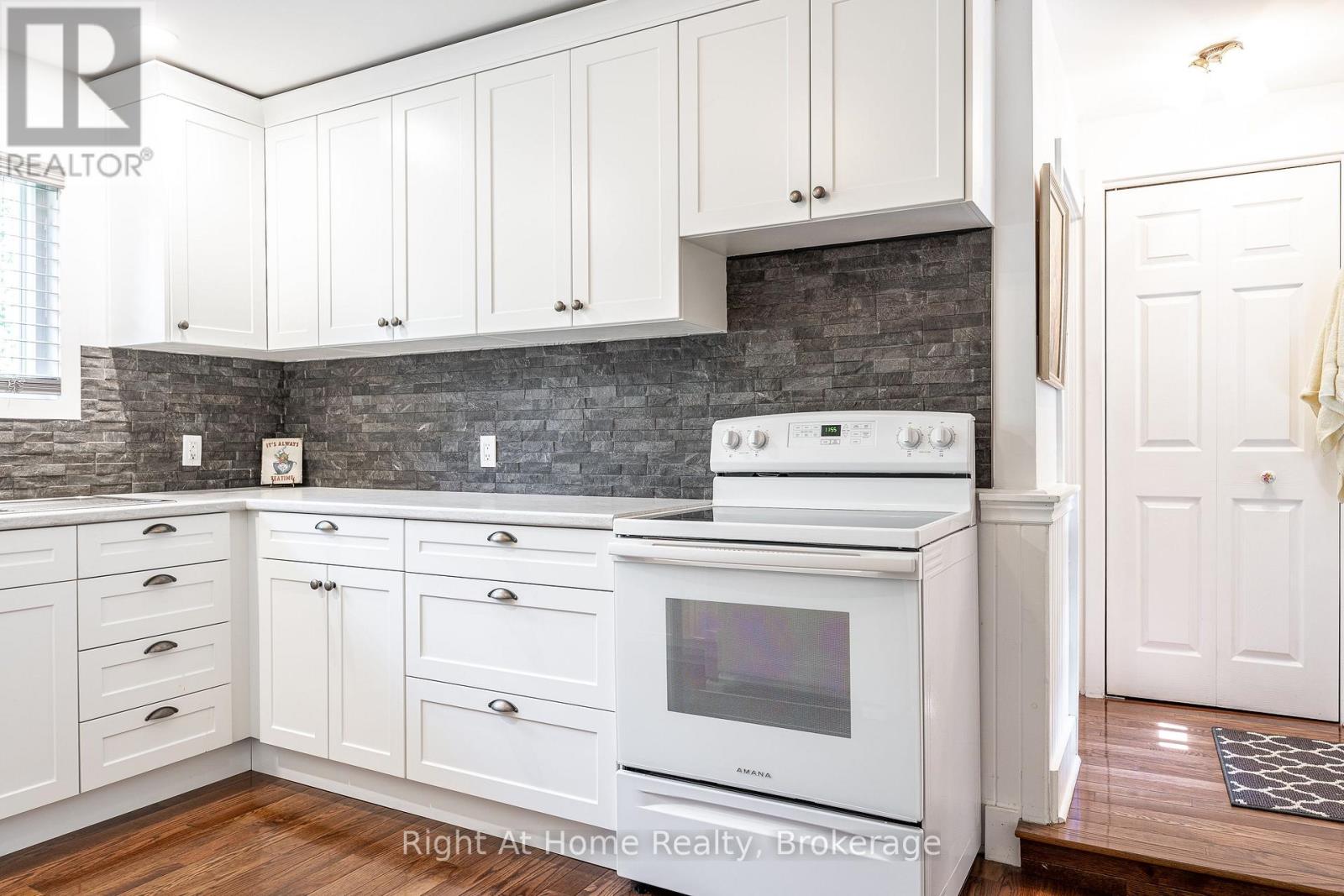 302 HURON STREET - 18
