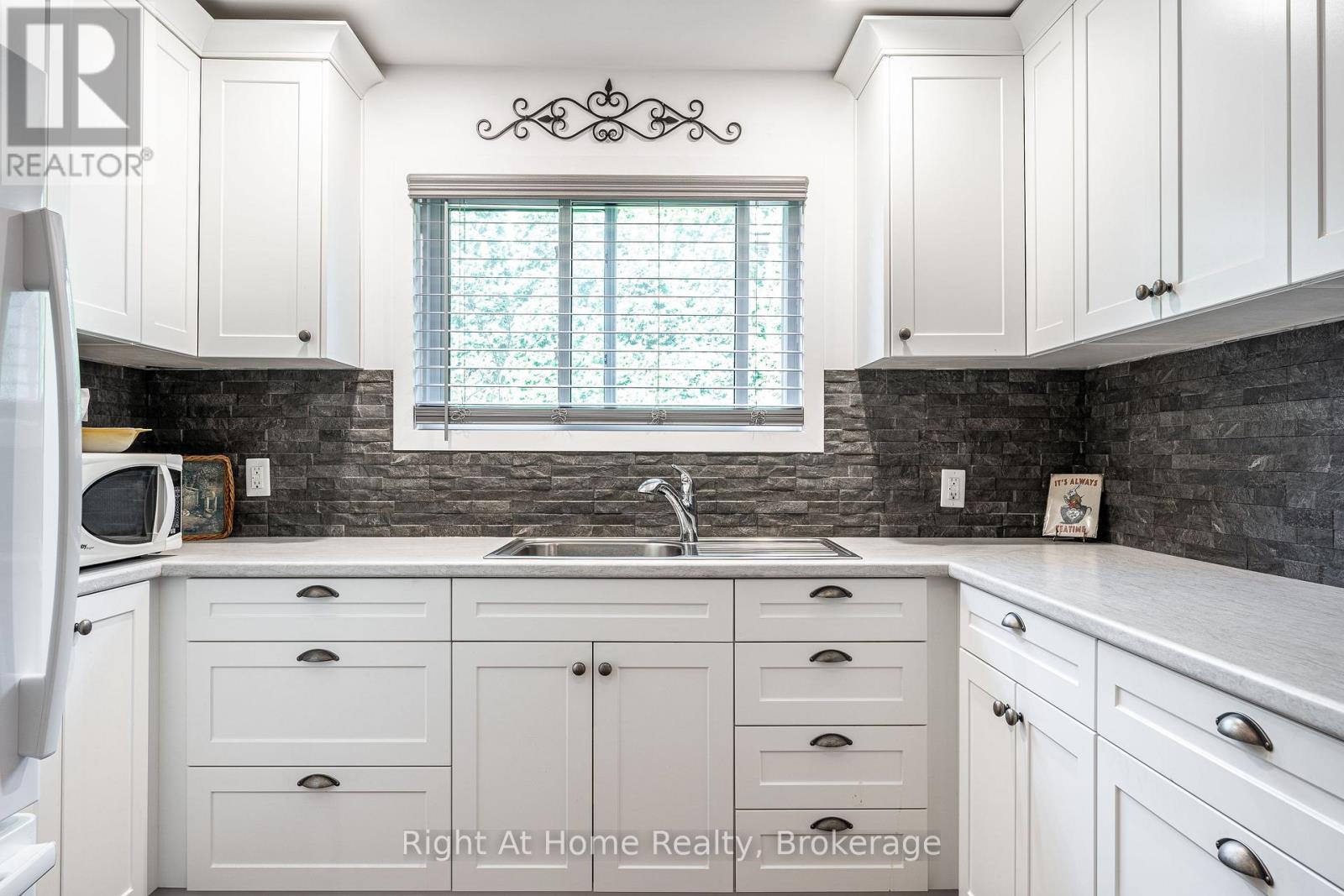 302 HURON STREET - 19