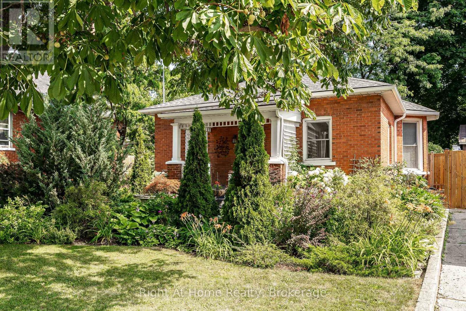 302 HURON STREET - 32