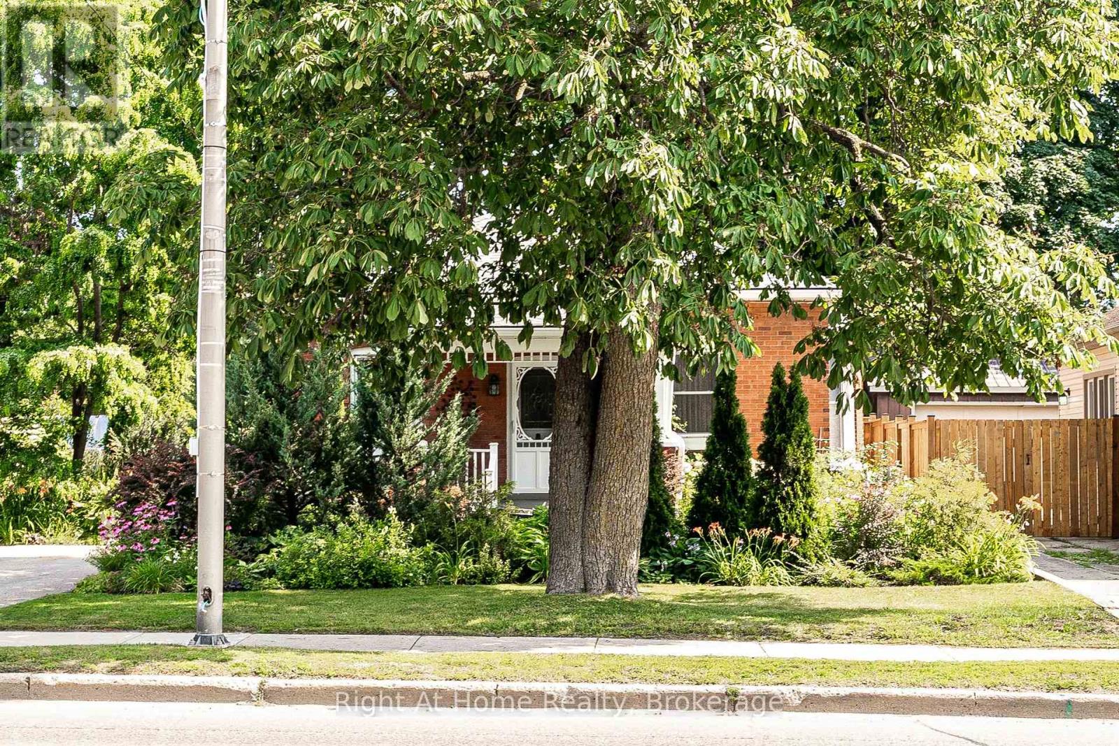 302 HURON STREET - 33
