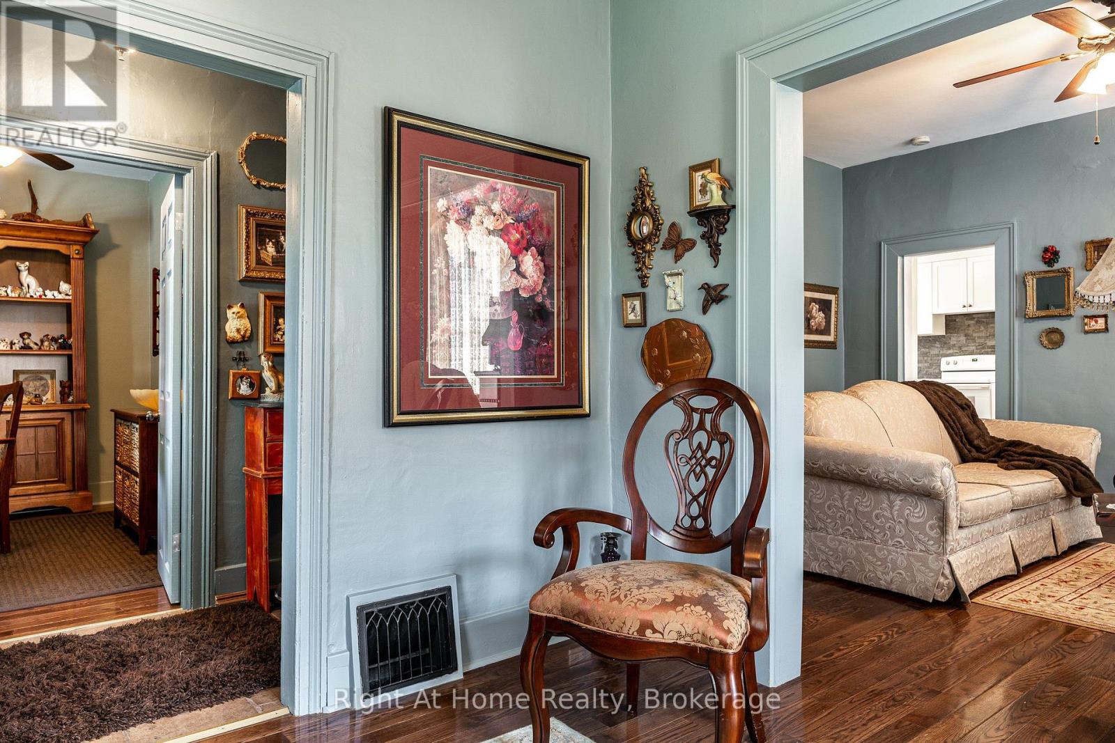302 HURON STREET - 7