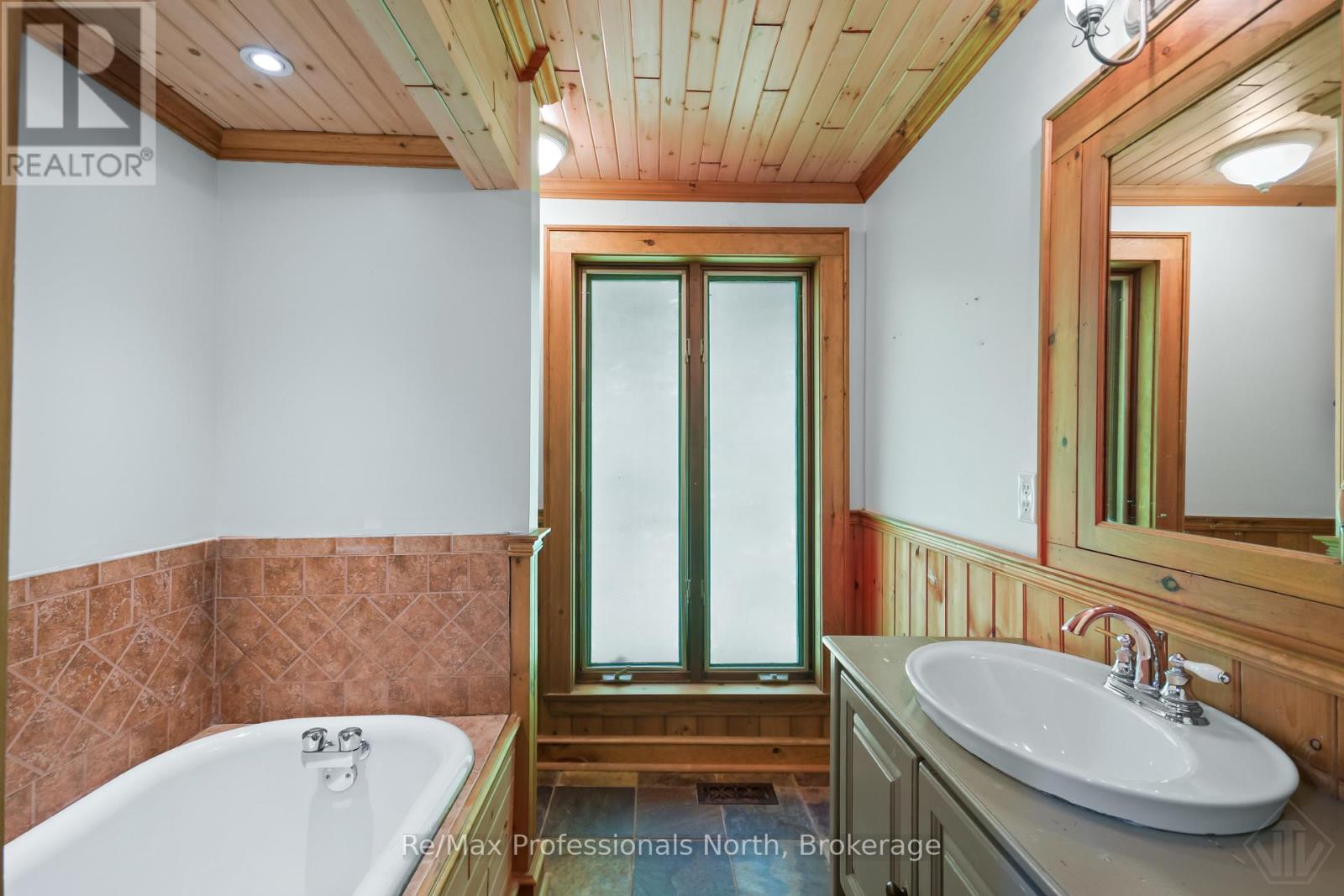 1658 HOUSEY'S RAPIDS ROAD - 19