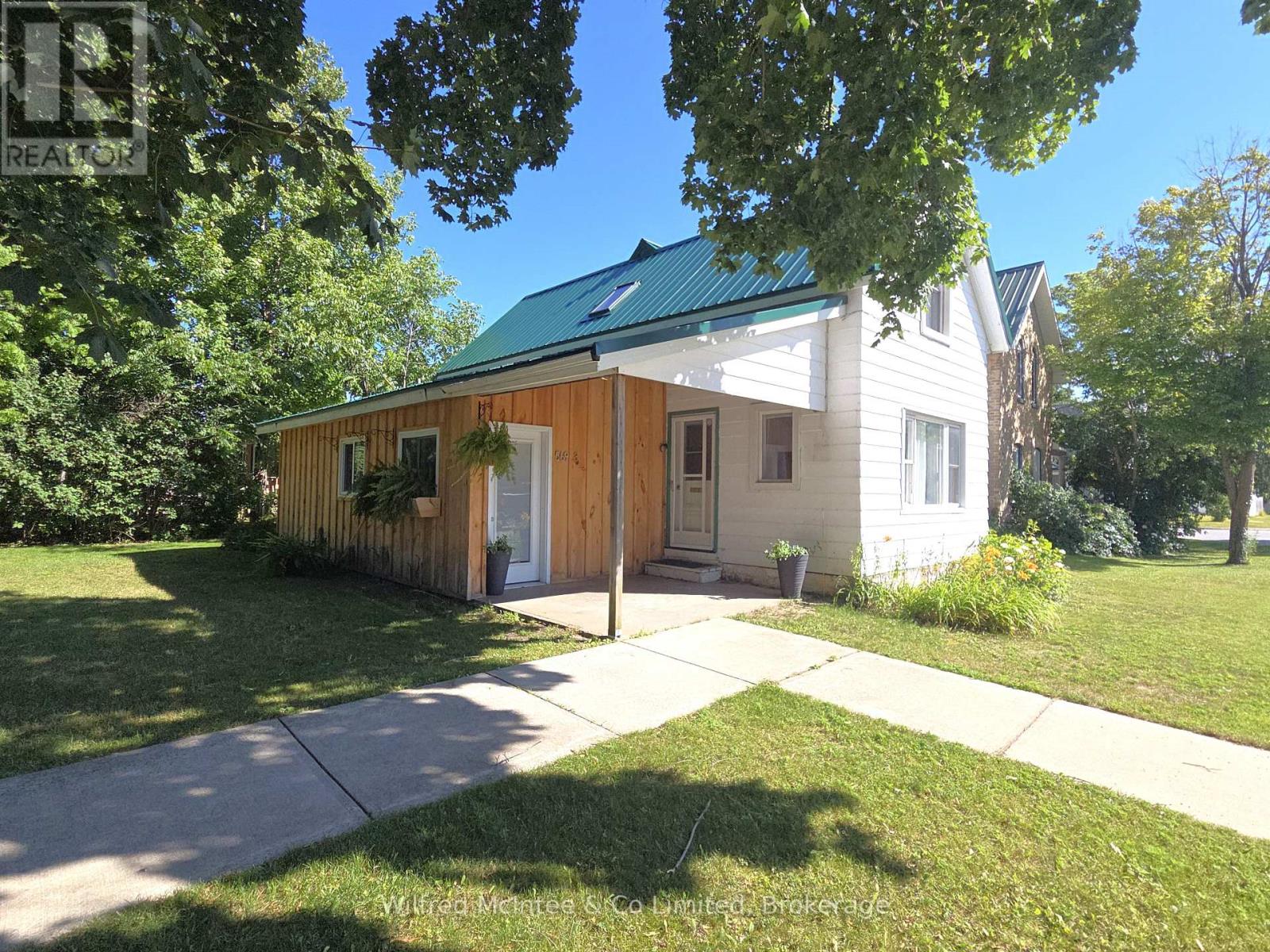 569 EUGENIE STREET - 3