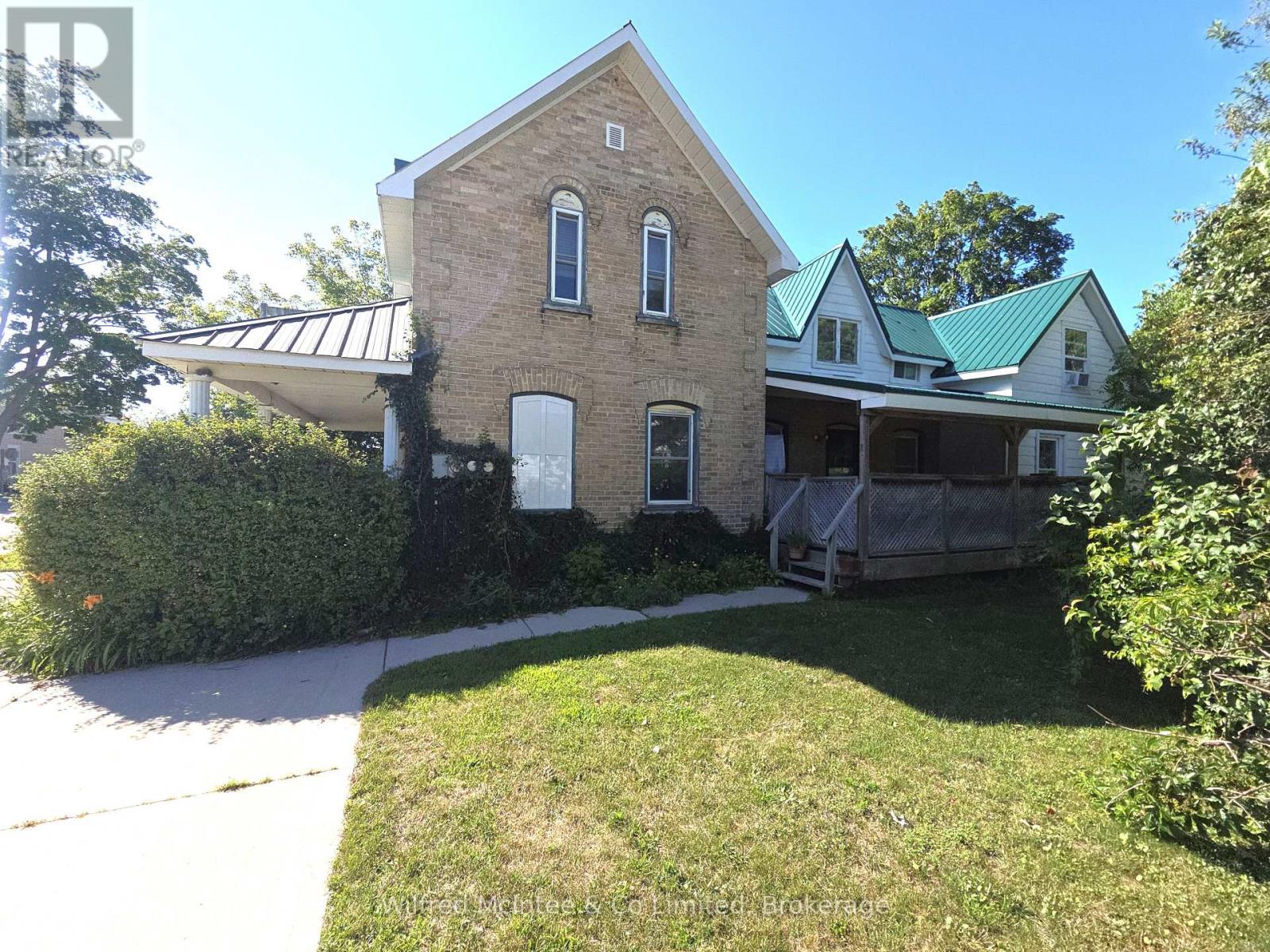 569 EUGENIE STREET - 4