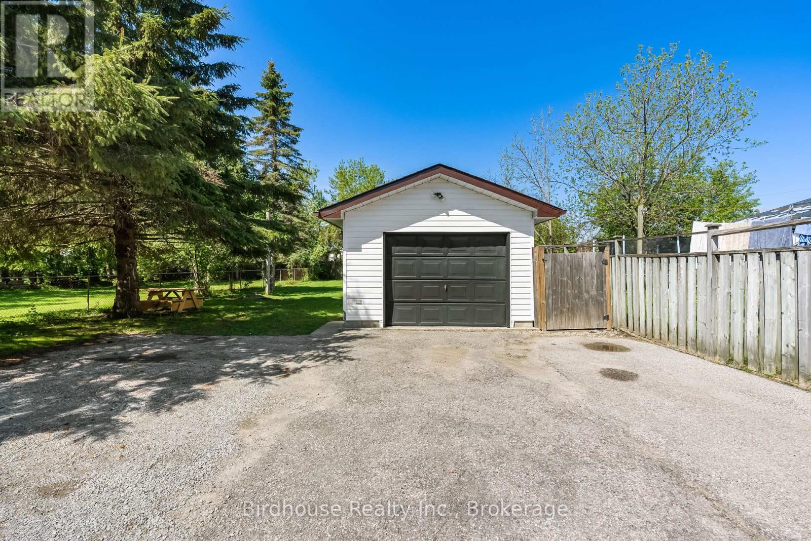 195 WILLIAM STREET N - 22