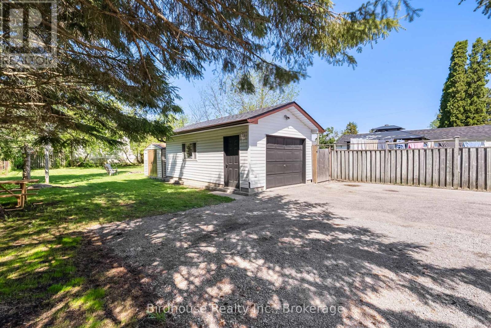 195 WILLIAM STREET N - 23