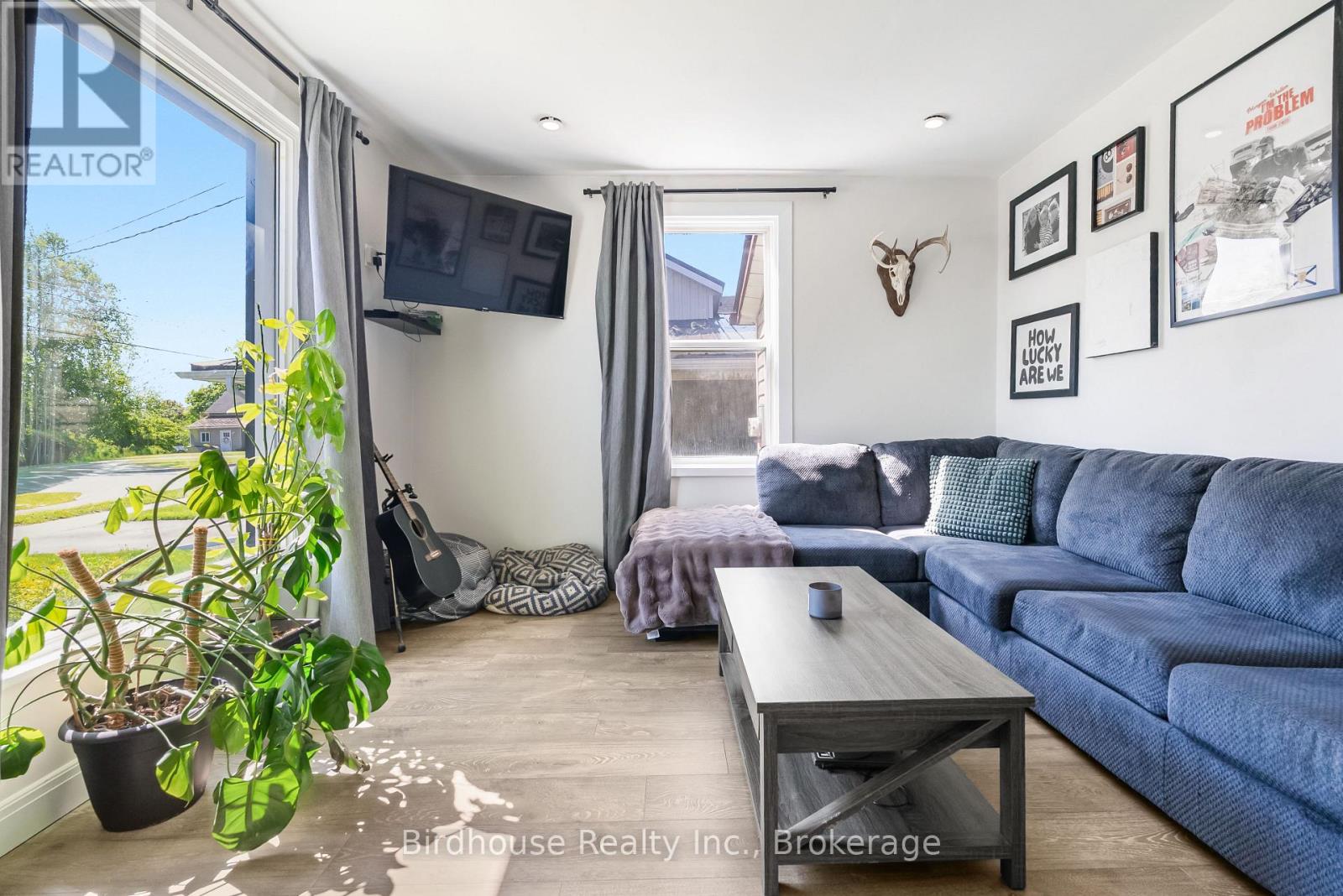 195 WILLIAM STREET N - 6
