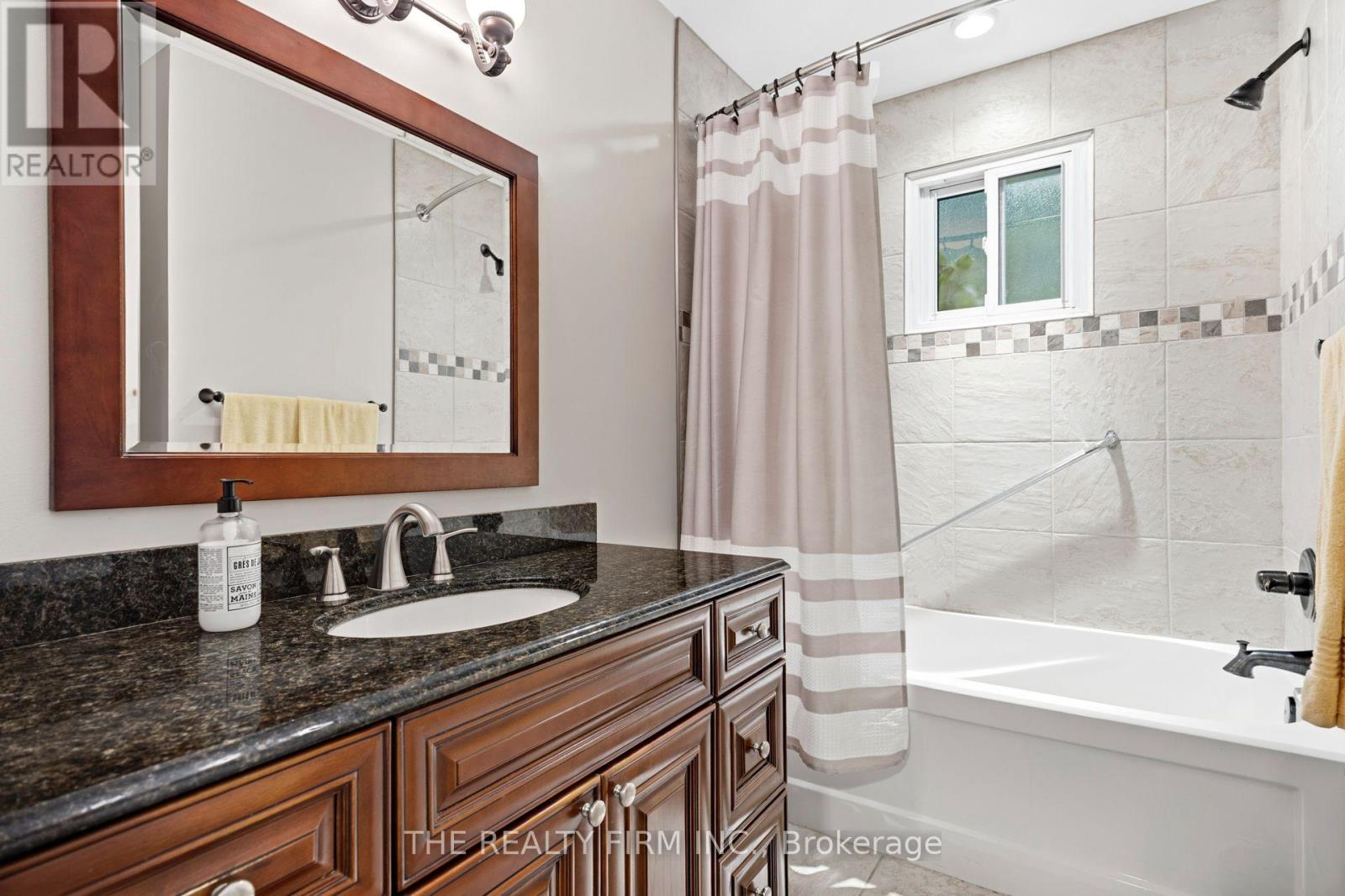 38 TAYLOR CRESCENT - 14