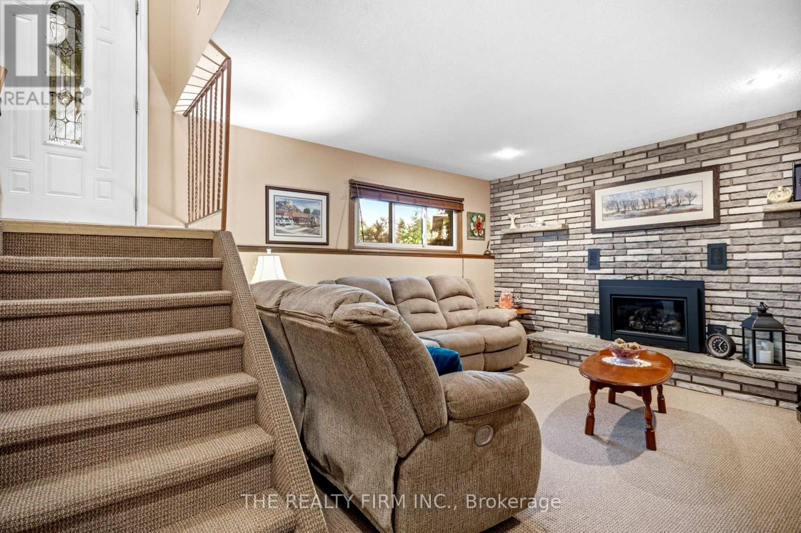 38 TAYLOR CRESCENT - 16