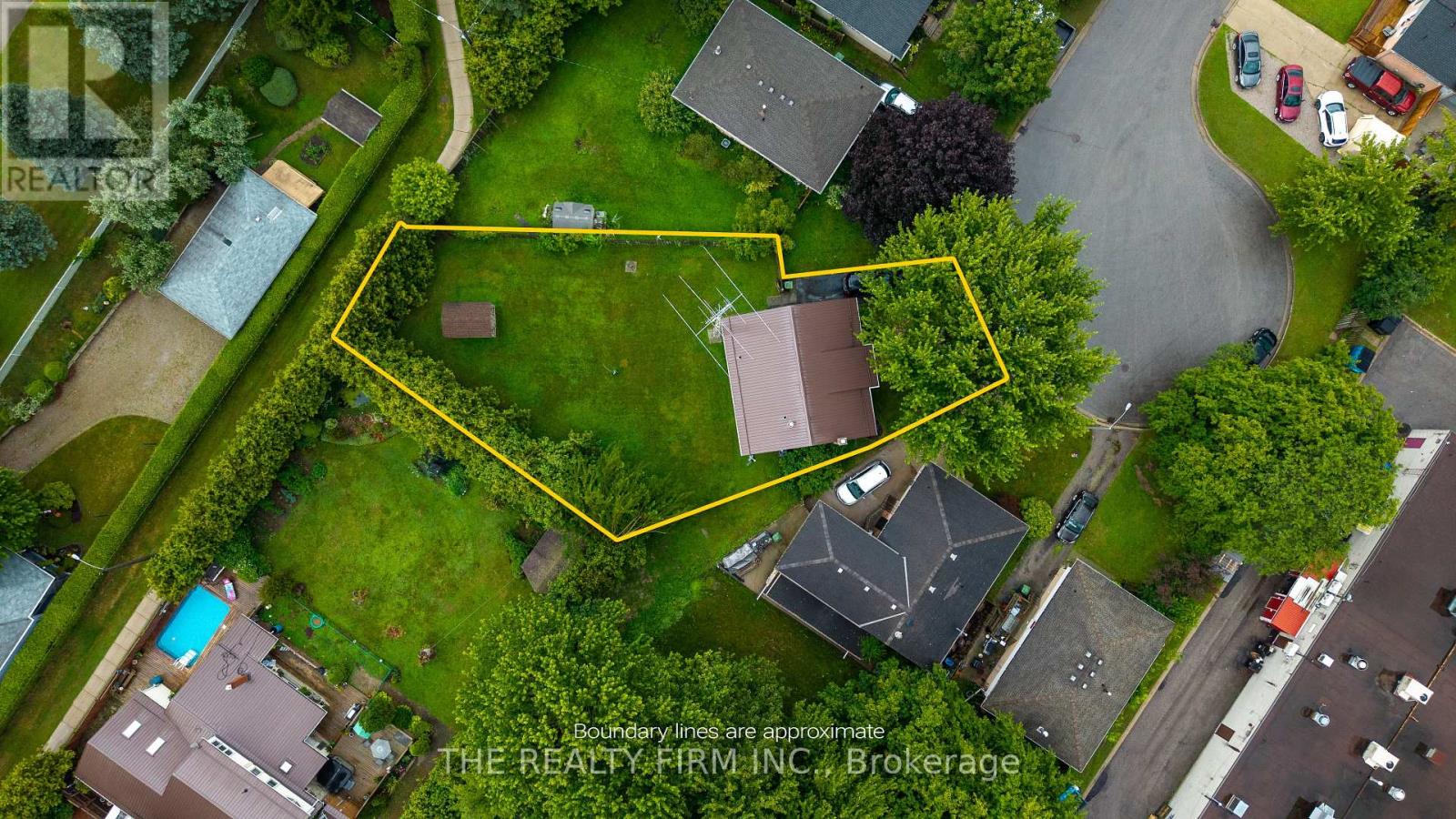 38 TAYLOR CRESCENT - 31