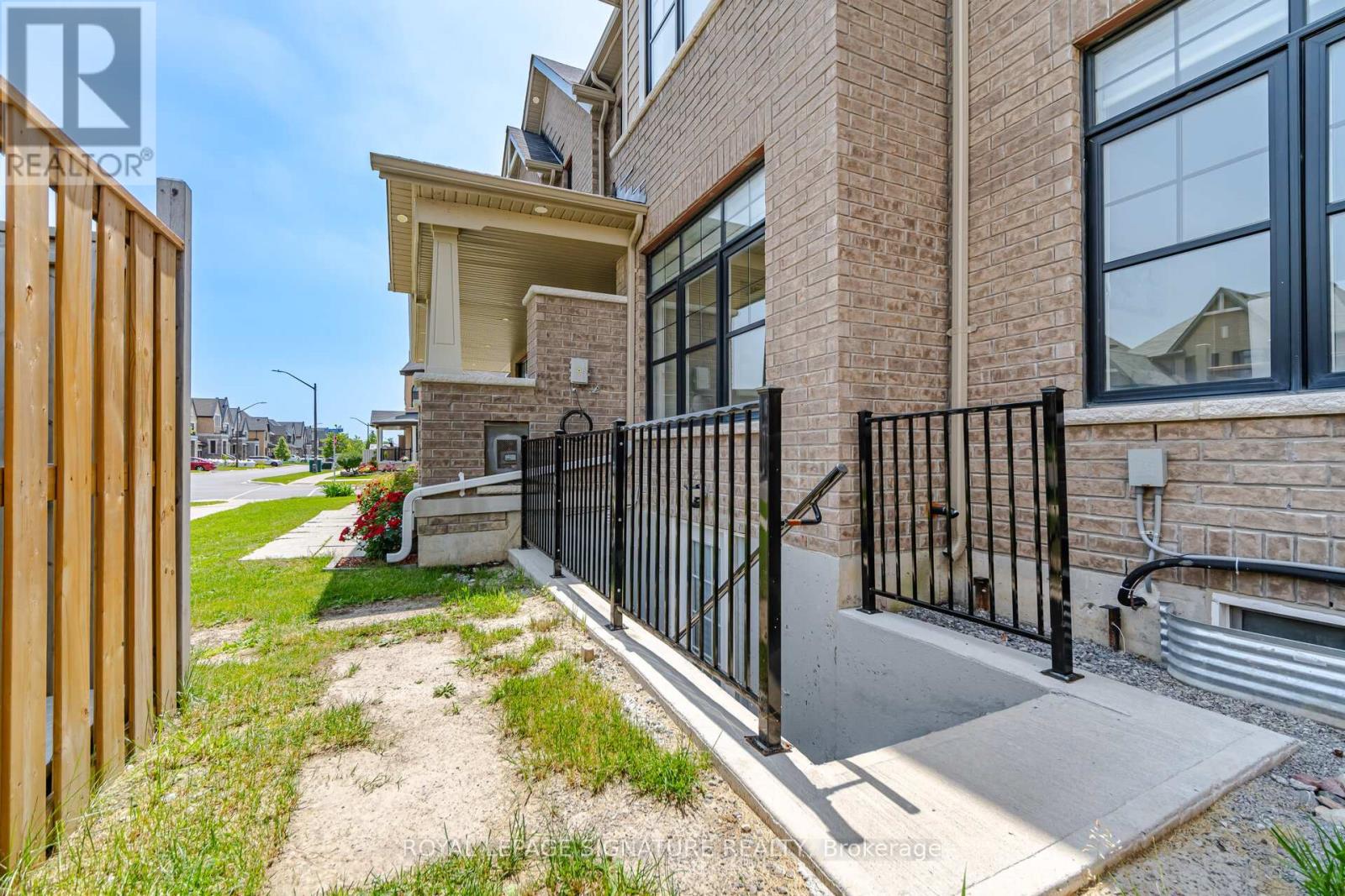 60 LOFTHOUSE DRIVE - 25