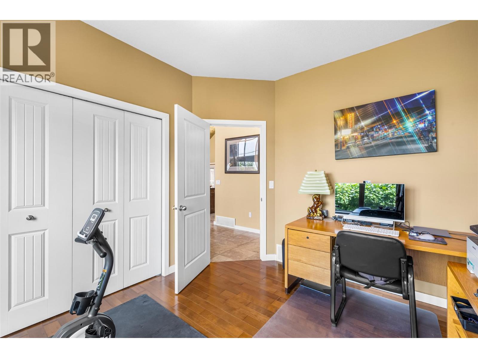 1039 Kootenay Place - 18