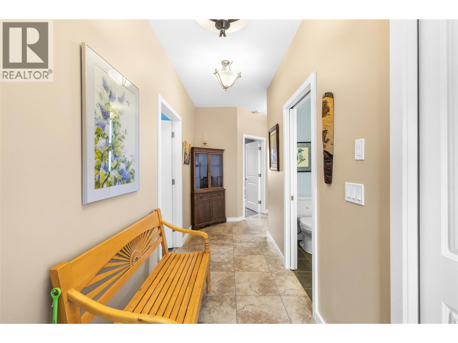 1039 Kootenay Place - 3