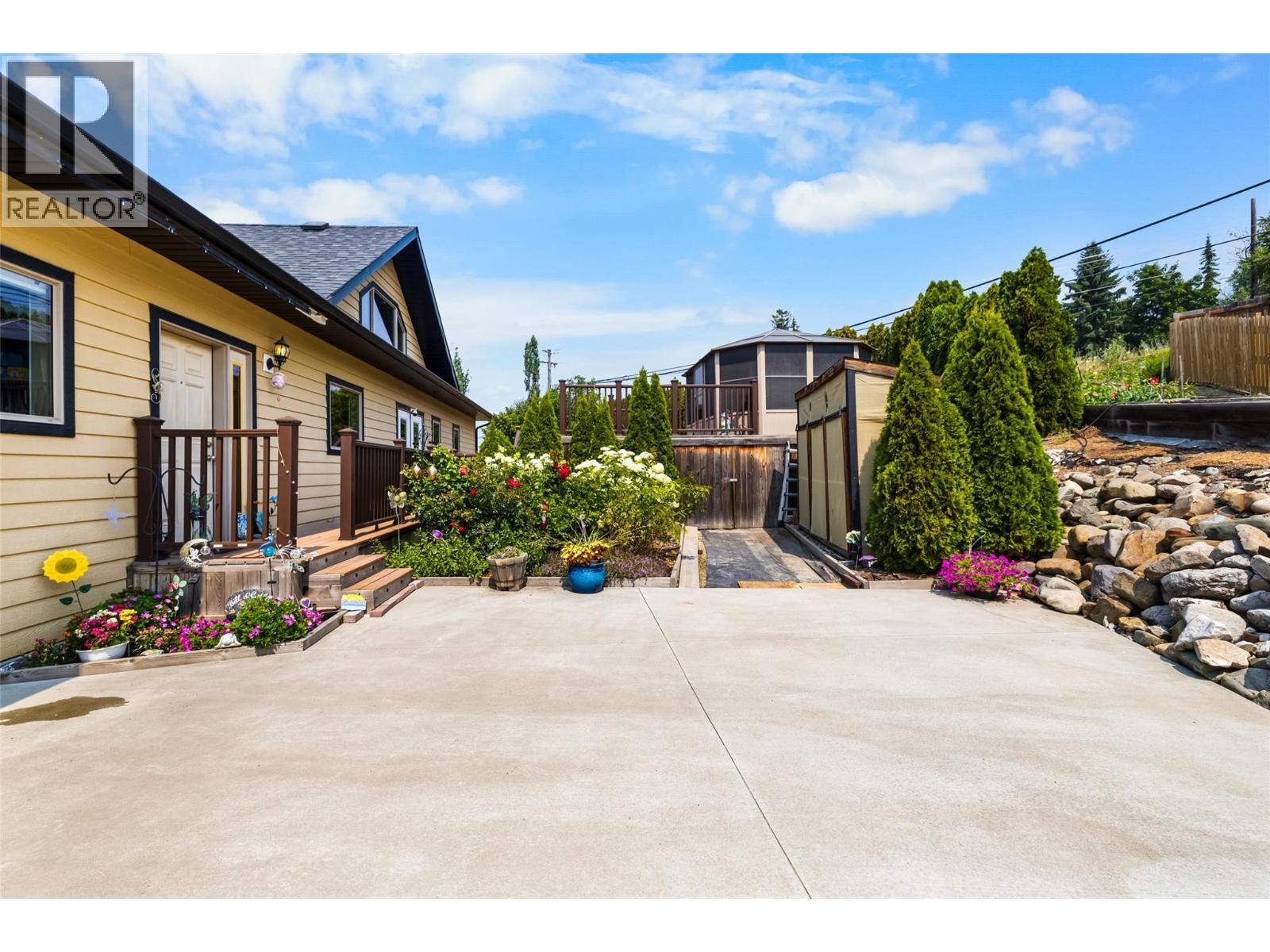1039 Kootenay Place - 38