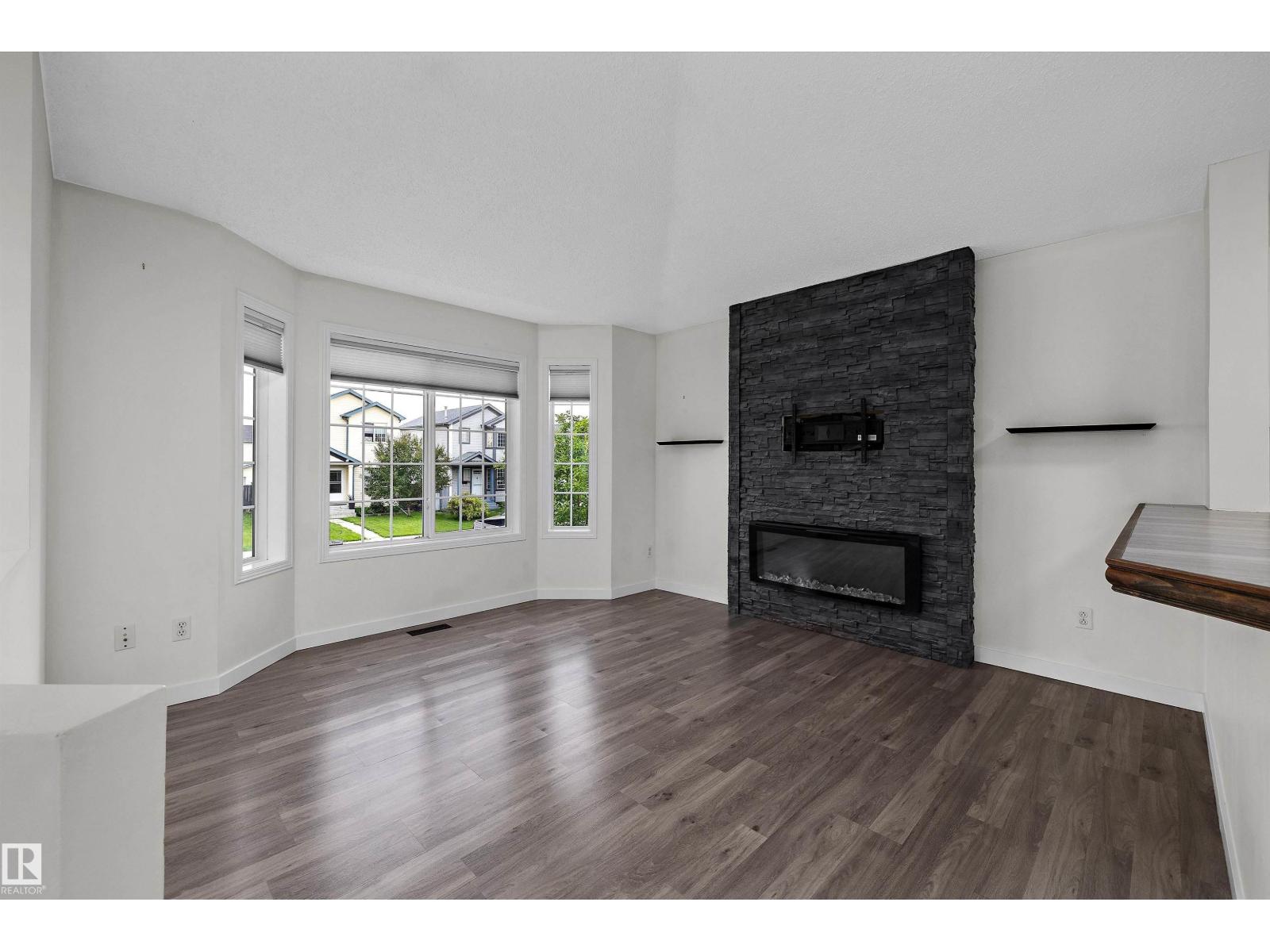 15019 133 ST NW - 5
