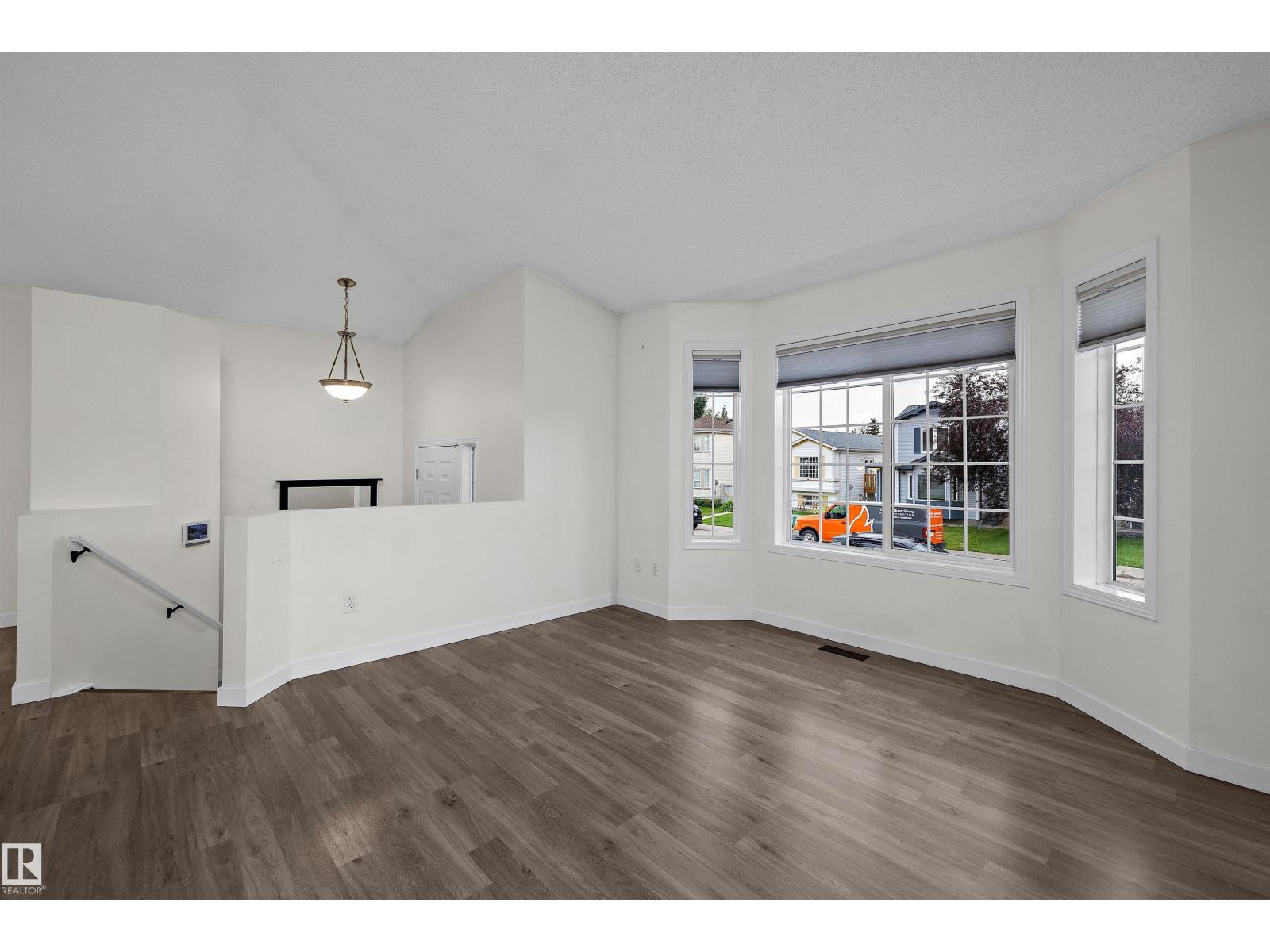 15019 133 ST NW - 6