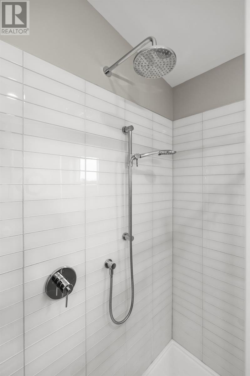 61 Battery Crescent - Image 33