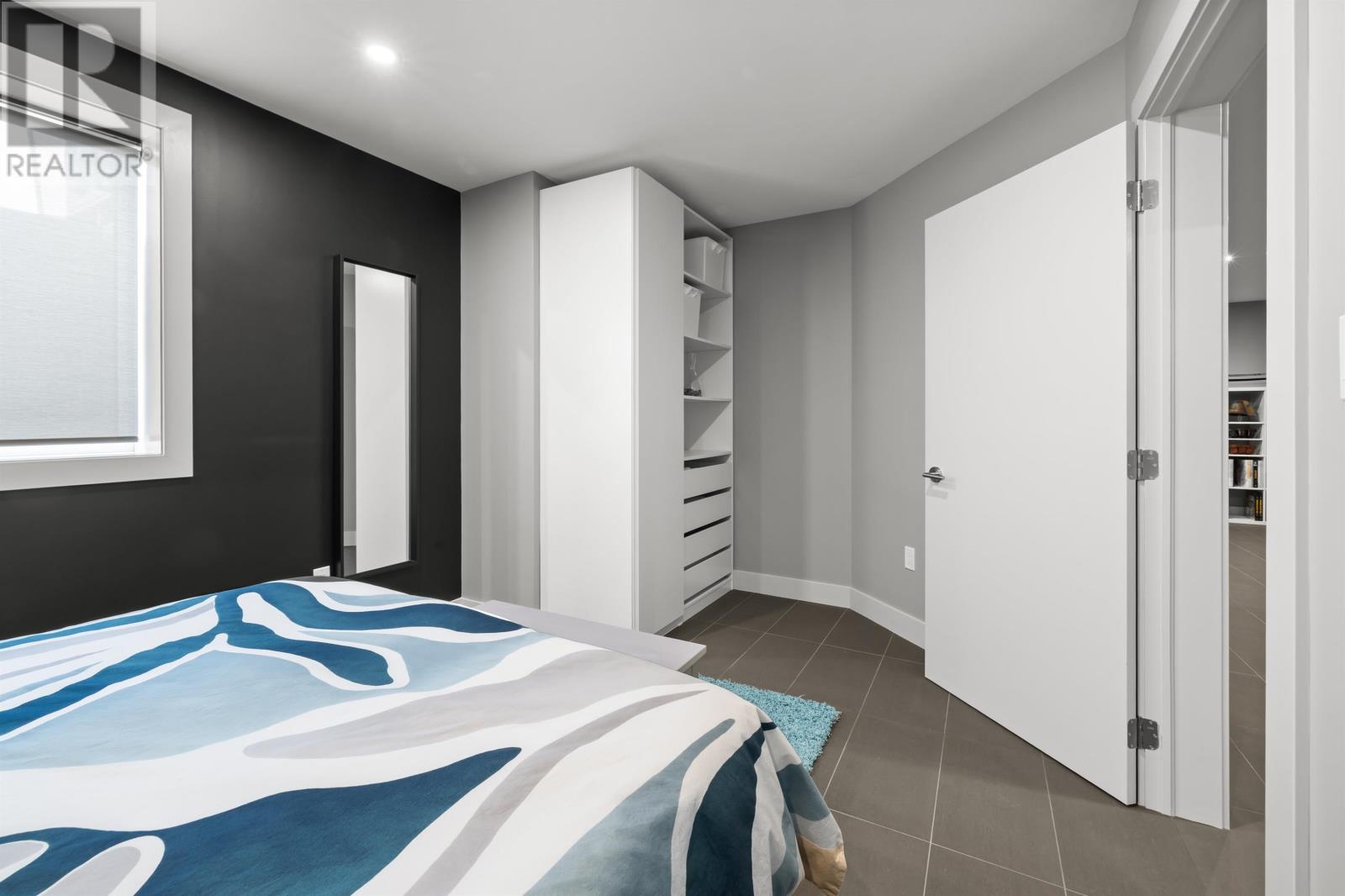 61 Battery Crescent - Image 30