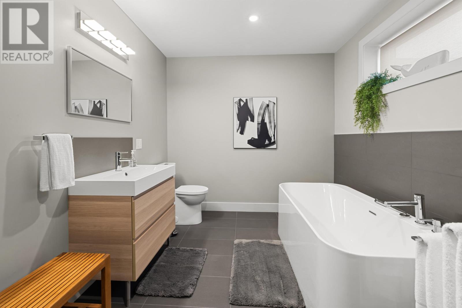 61 Battery Crescent - Image 31