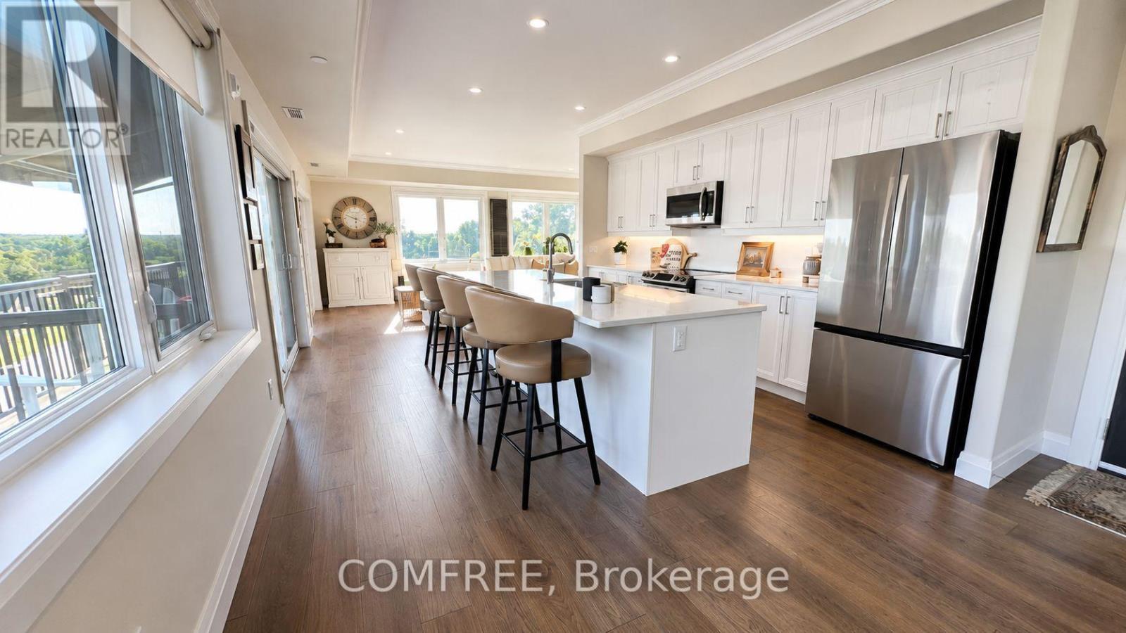 #301 19 HAMPTON LANE - 4