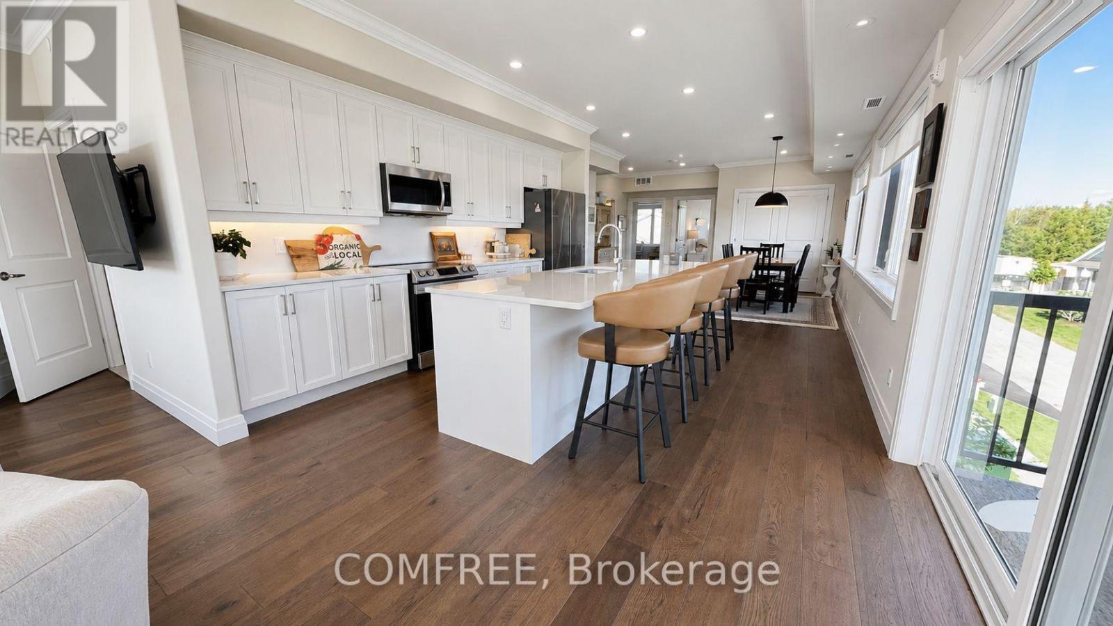 #301 19 HAMPTON LANE - 6