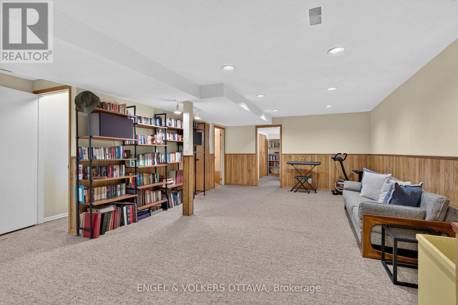 26 WINLOCK CRESCENT - Image 34