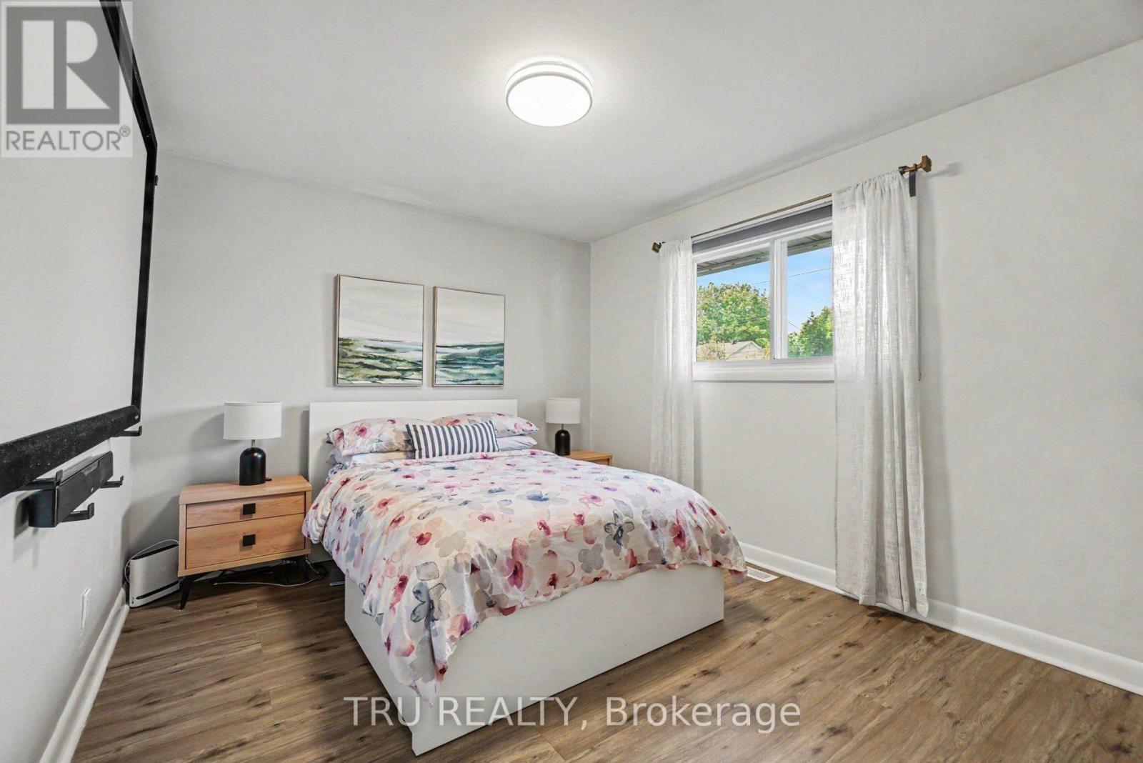 1275 WOODSIDE DRIVE - 11
