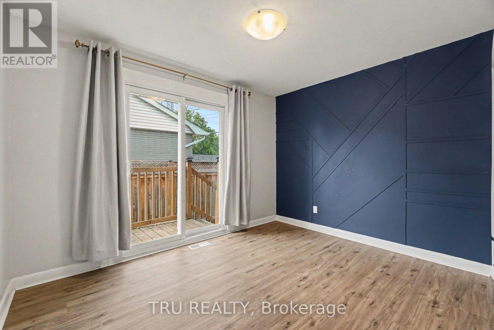 1275 WOODSIDE DRIVE - 12