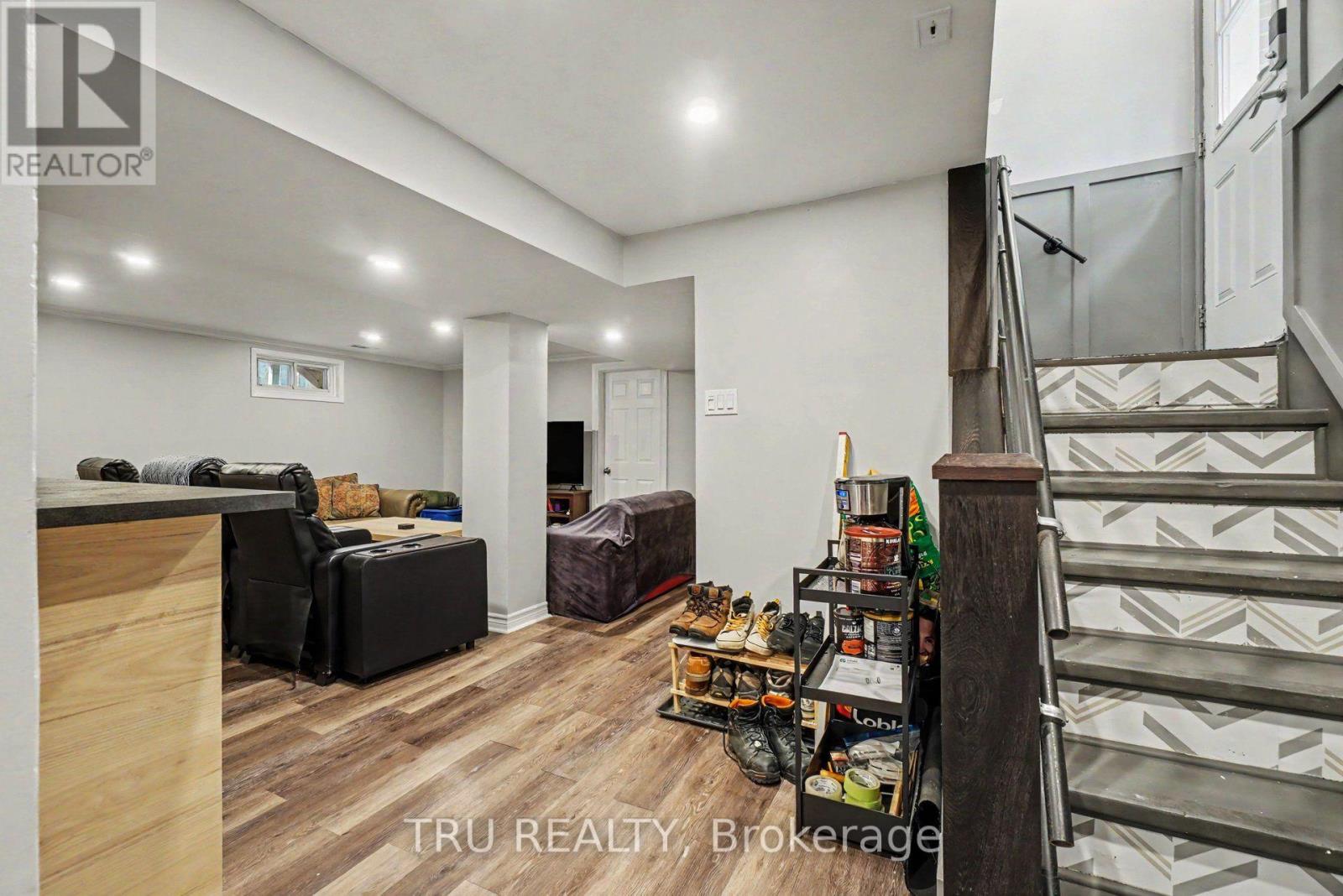 1275 WOODSIDE DRIVE - 16