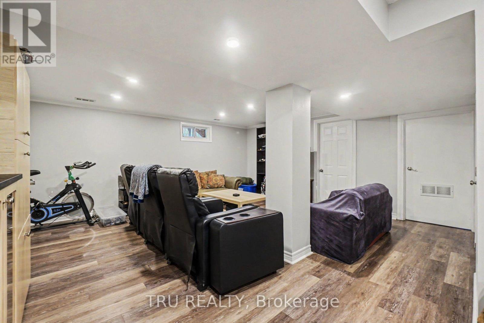1275 WOODSIDE DRIVE - 17