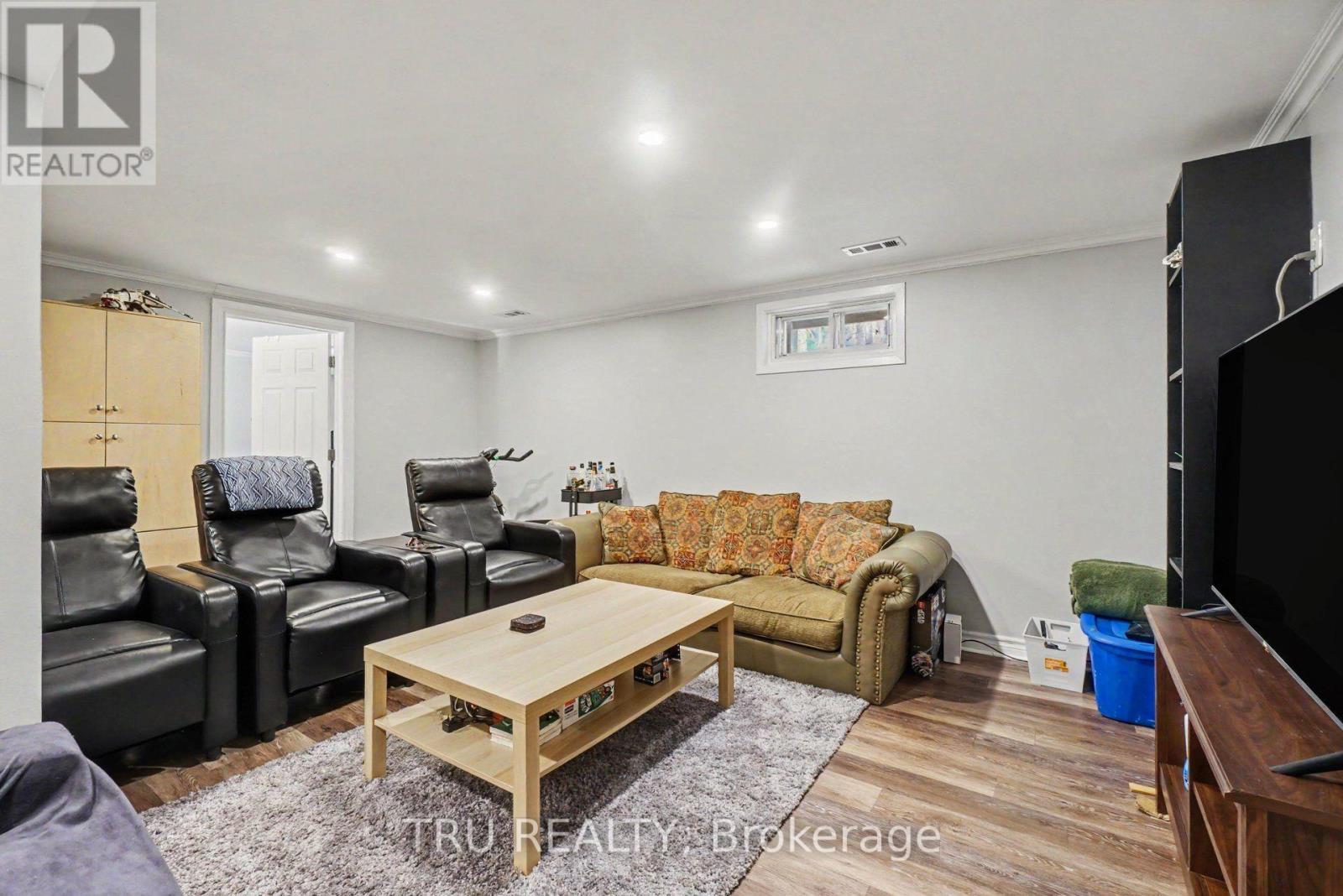 1275 WOODSIDE DRIVE - 18