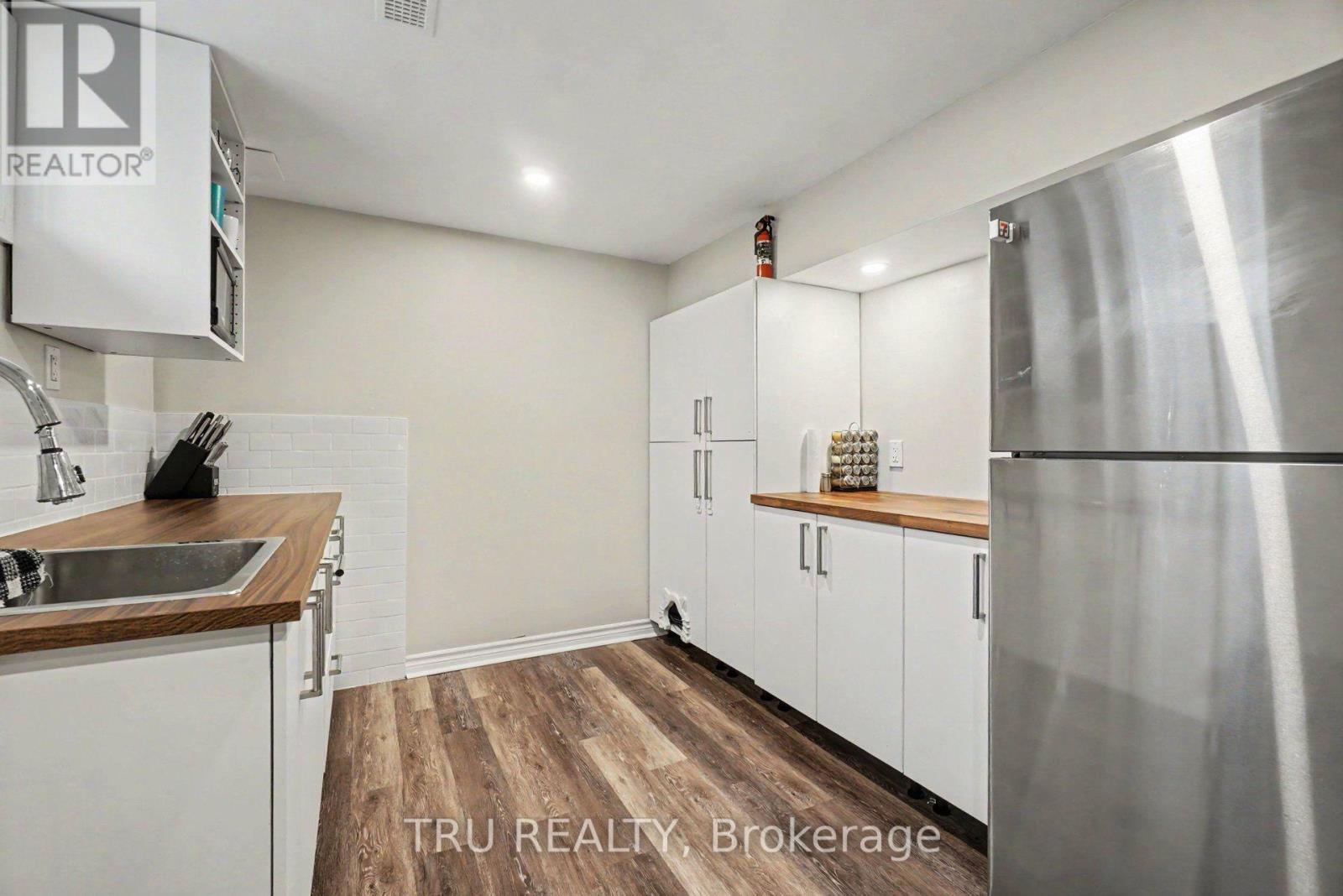 1275 WOODSIDE DRIVE - 19