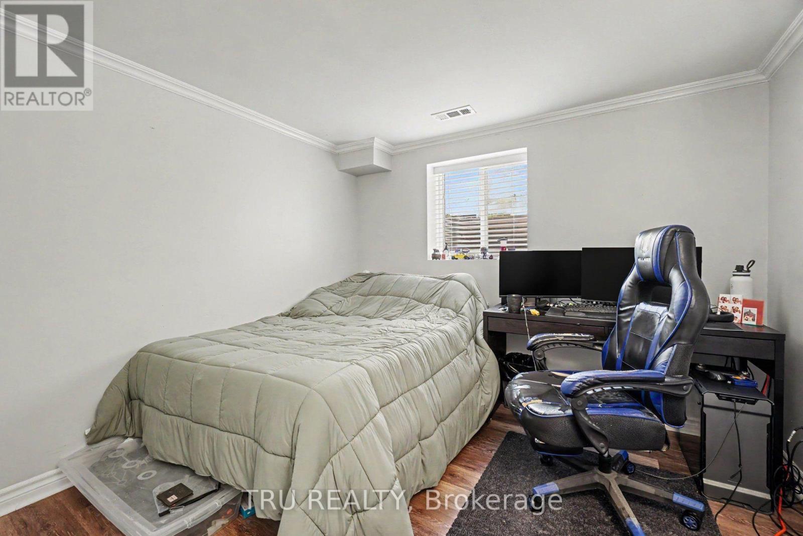 1275 WOODSIDE DRIVE - 21