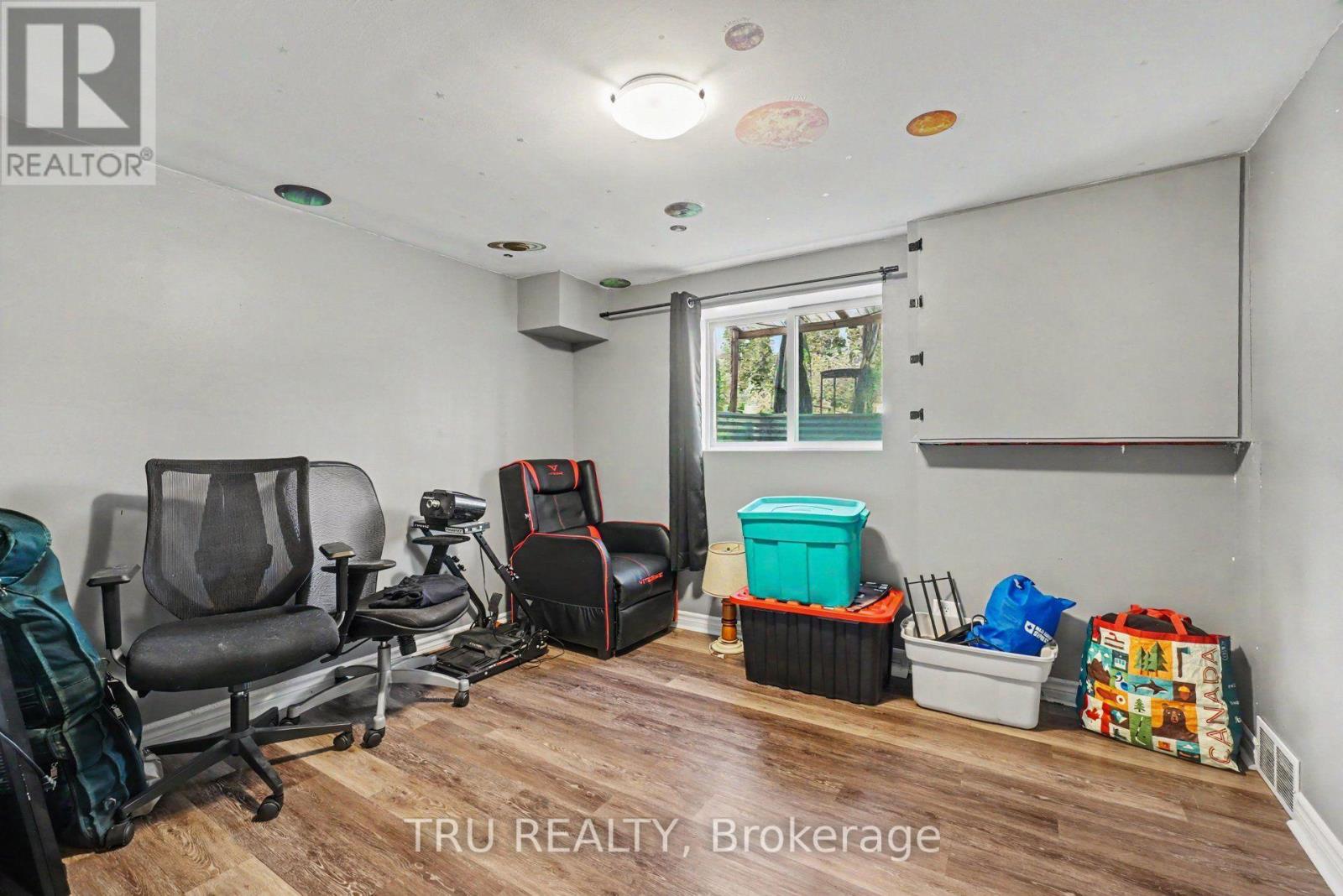 1275 WOODSIDE DRIVE - 22