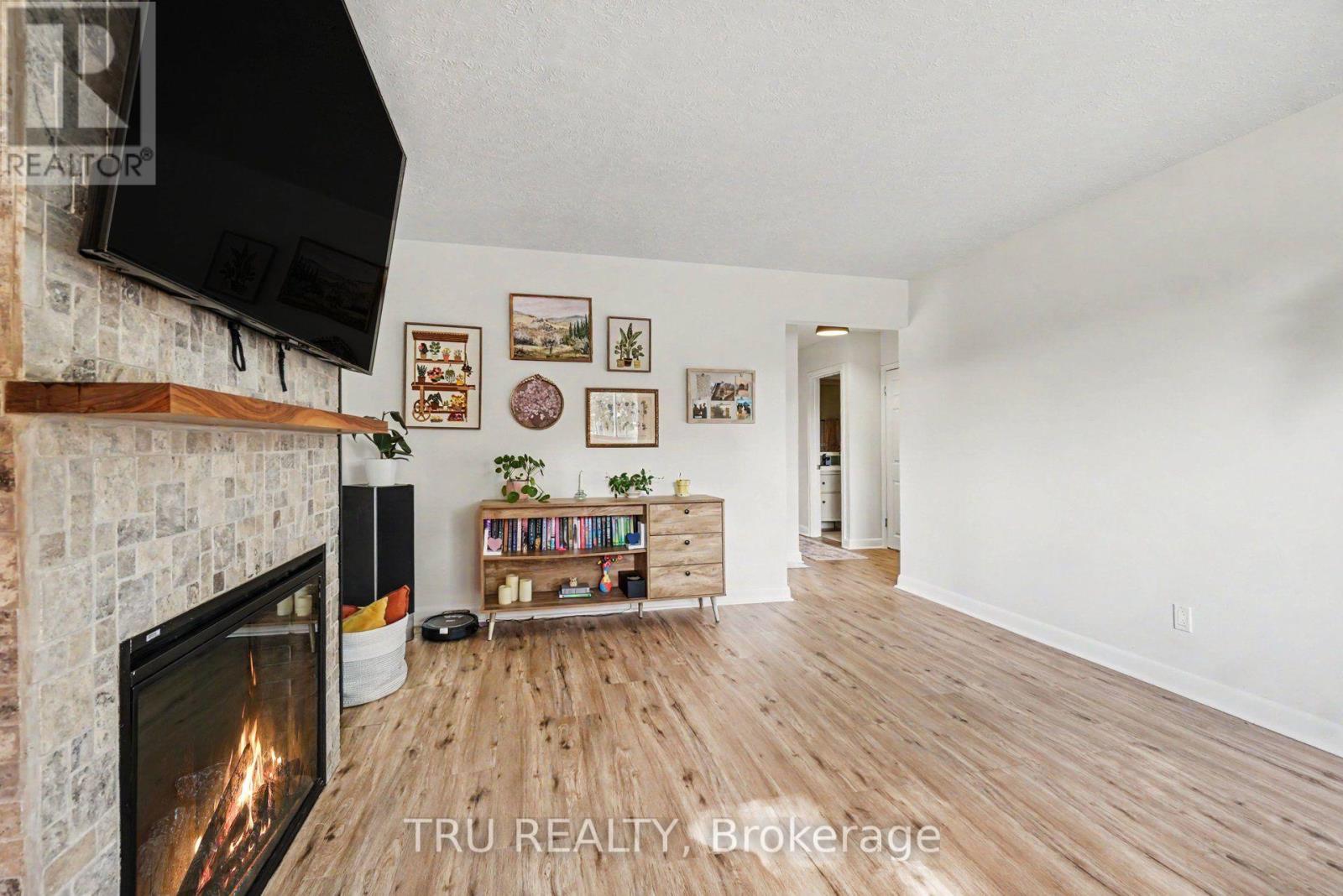 1275 WOODSIDE DRIVE - 6